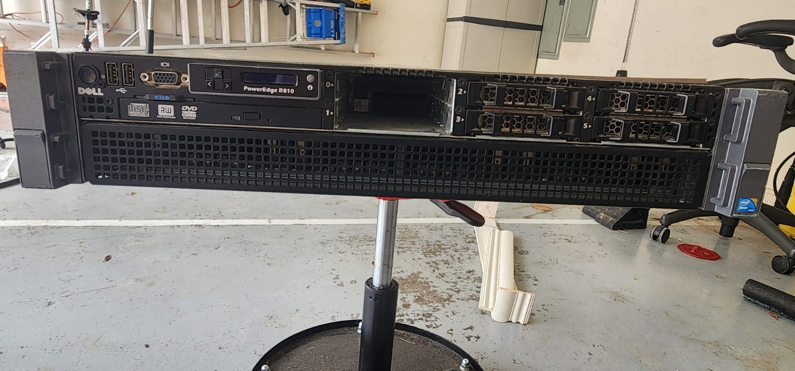 Dell PowerEdge R810 Xeon E7-4830 2.2GHz -  2U Server No Drives/No OS