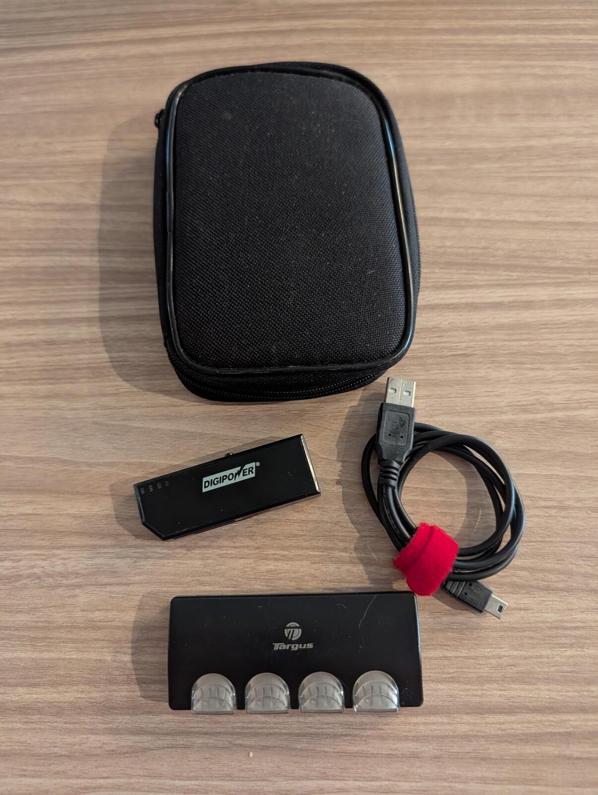 Targus USB Hub with Carrying Case and USB Cable