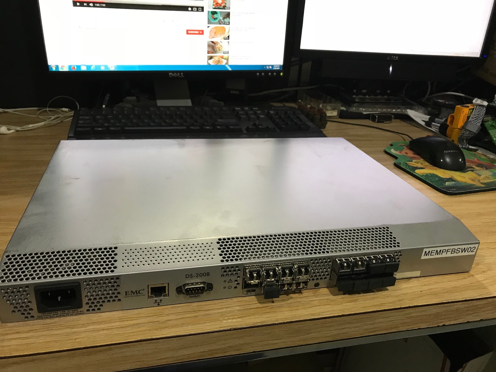 SilkWorm 200E Fibre Channel Switch EMC DS-200B P/N: 100-652-024