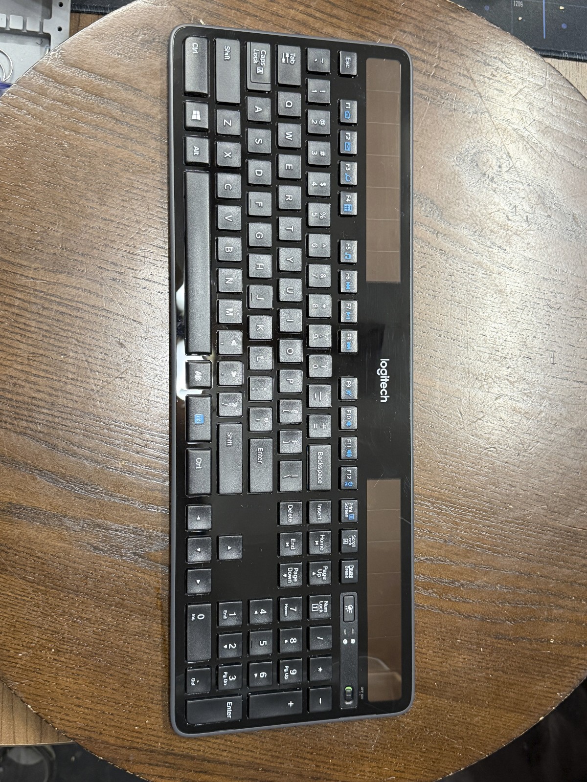 qty 1 Logitech K750 Wireless Solar Keyboard - Tested works, no receiver