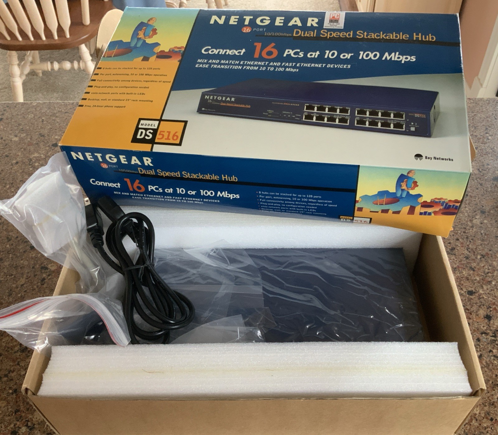 NetGear (DS516) 16-Ports- Dual Speed Stackable Hub 10/100Mbps