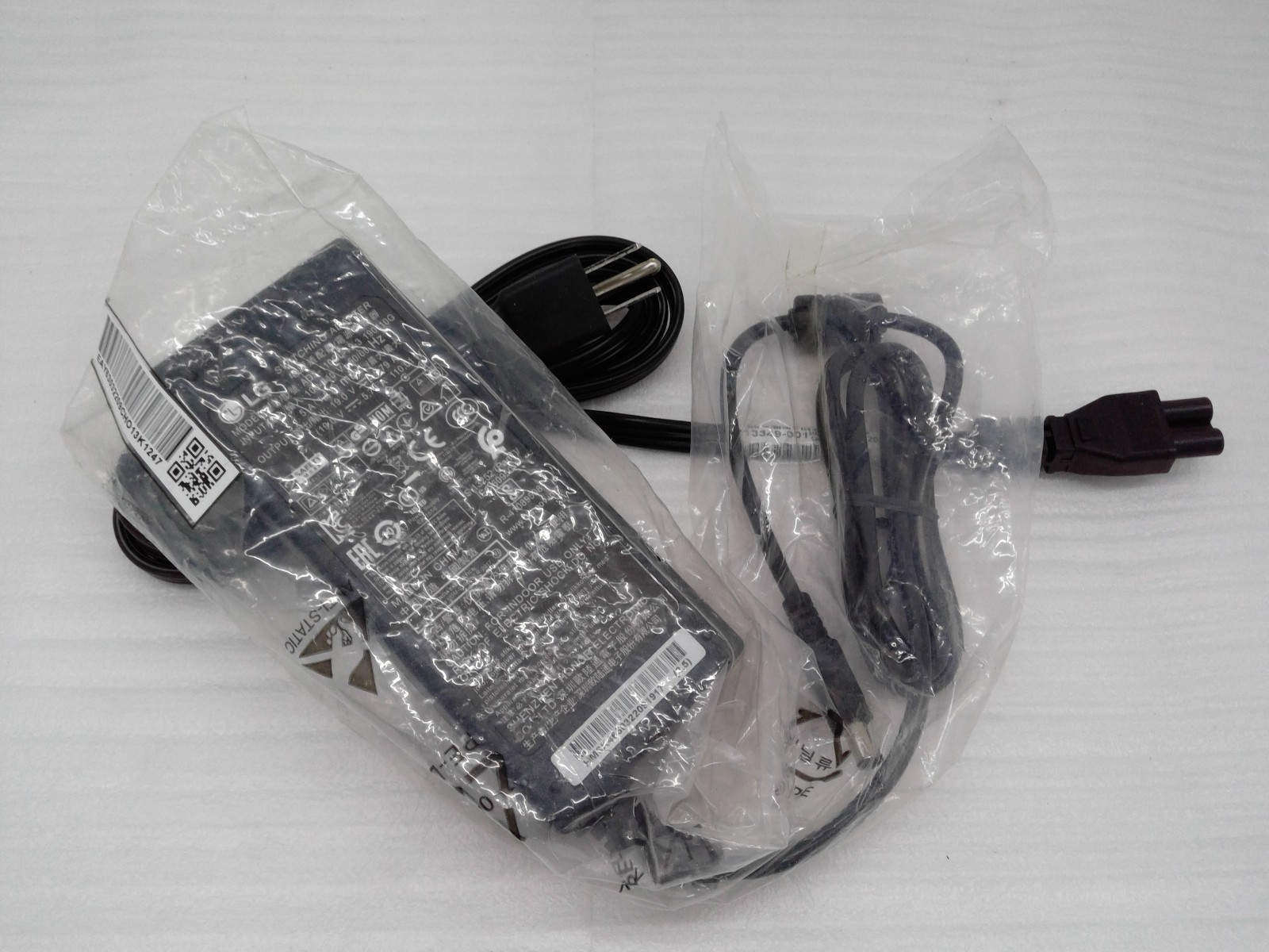 New OEM LG AC Adapter Model ADS-110CL-19-3 for PF100U Ultra Short Throw 19V
