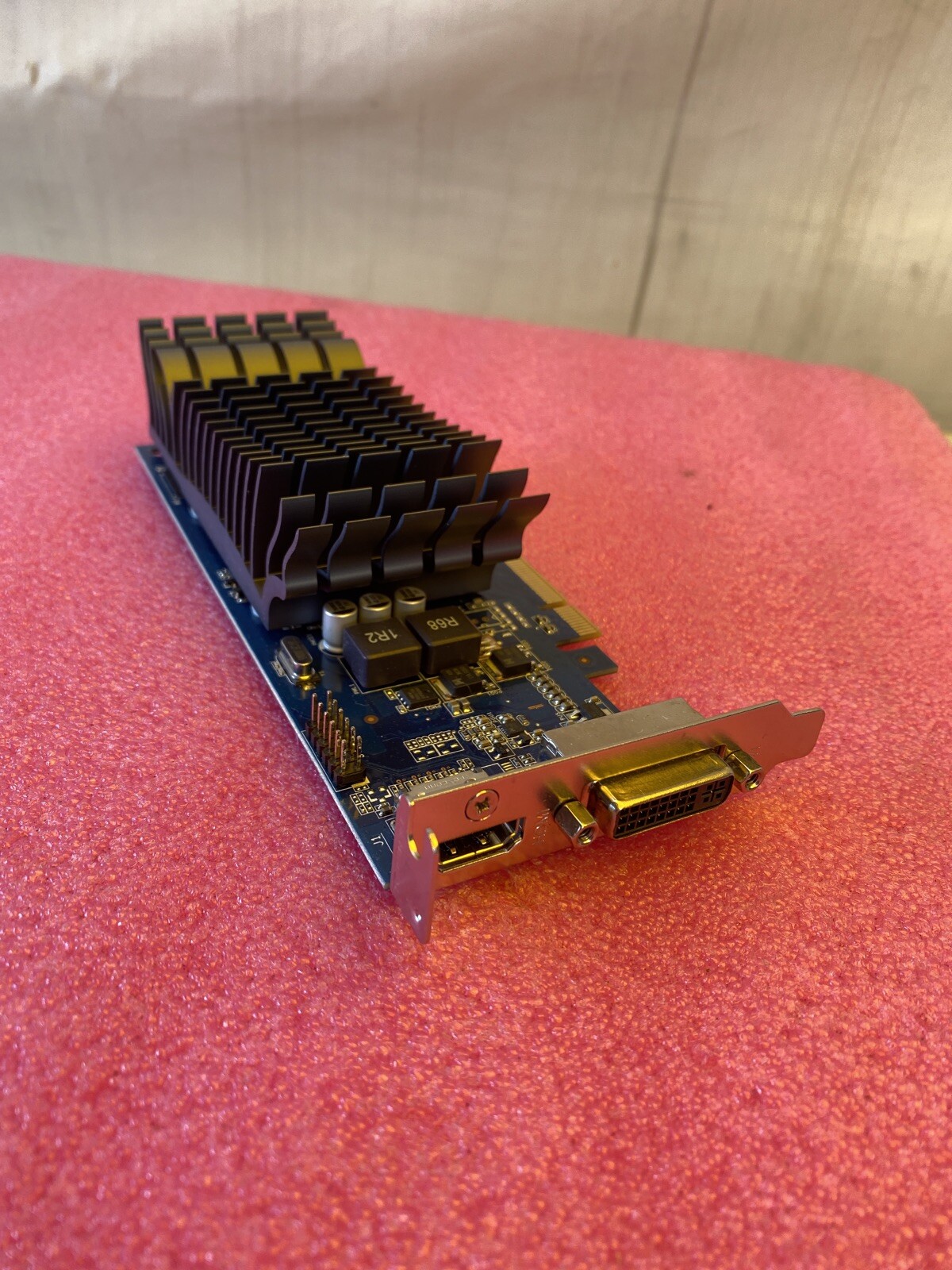 Asus C872MPI  Graphics Card 1GB (EN210 Silent DI 1GD3 V2)