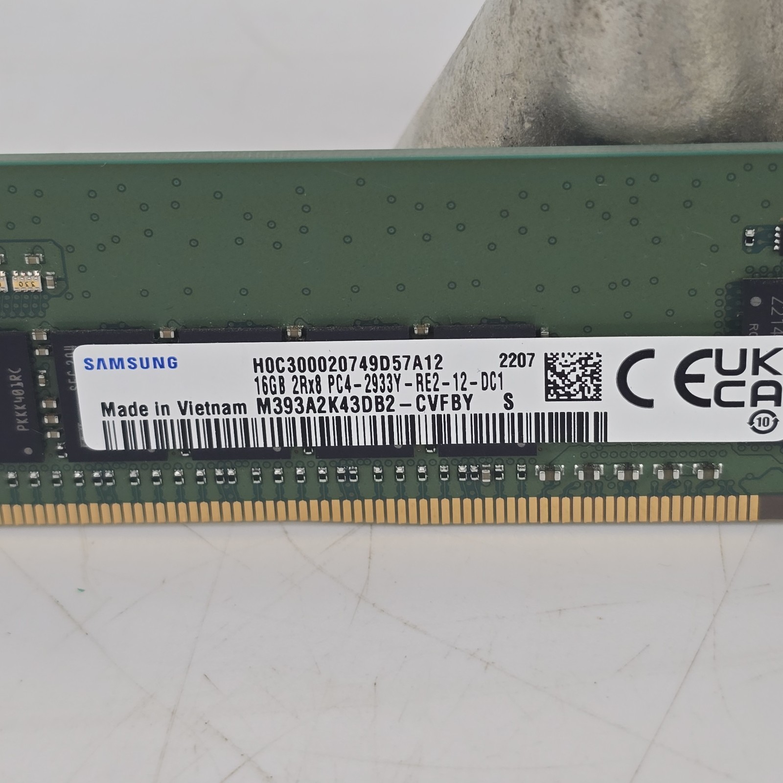 SAMSUNG M393A2K43DB2-CVFBY Server Memory 16GB DDR4 RDIMM 2Rx8