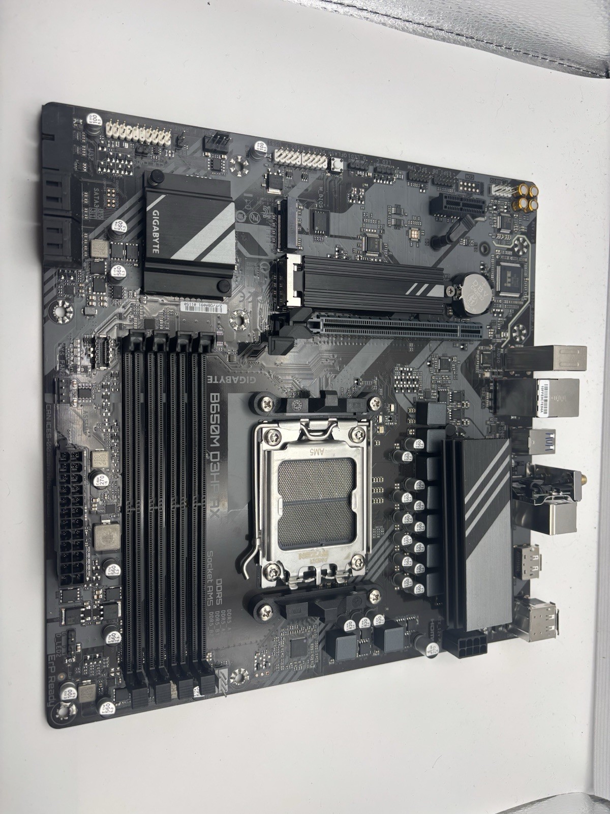 GIGABYTE B650M D3HP AX (rev. 1.0) AMD AM5 mATX Motherboard, mATX, Black