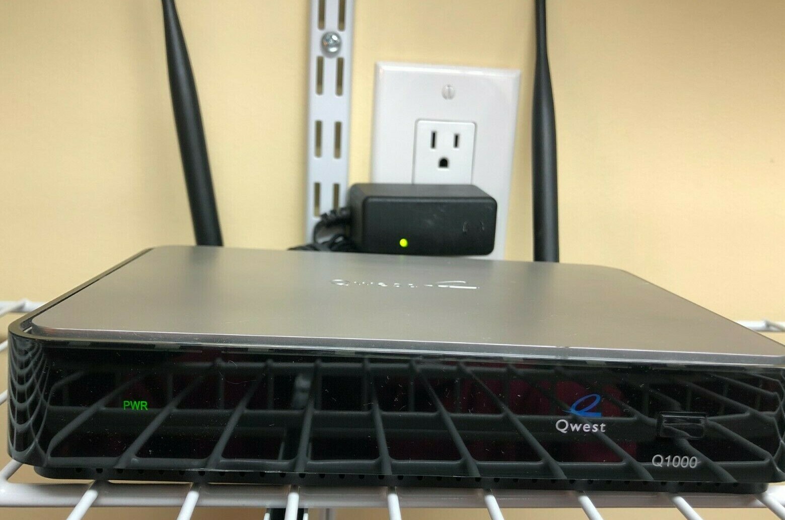 ActionTec Q1000 VDSL2 CenturyLink Qwest 4 Port Gigabit Wireless N Router Modem