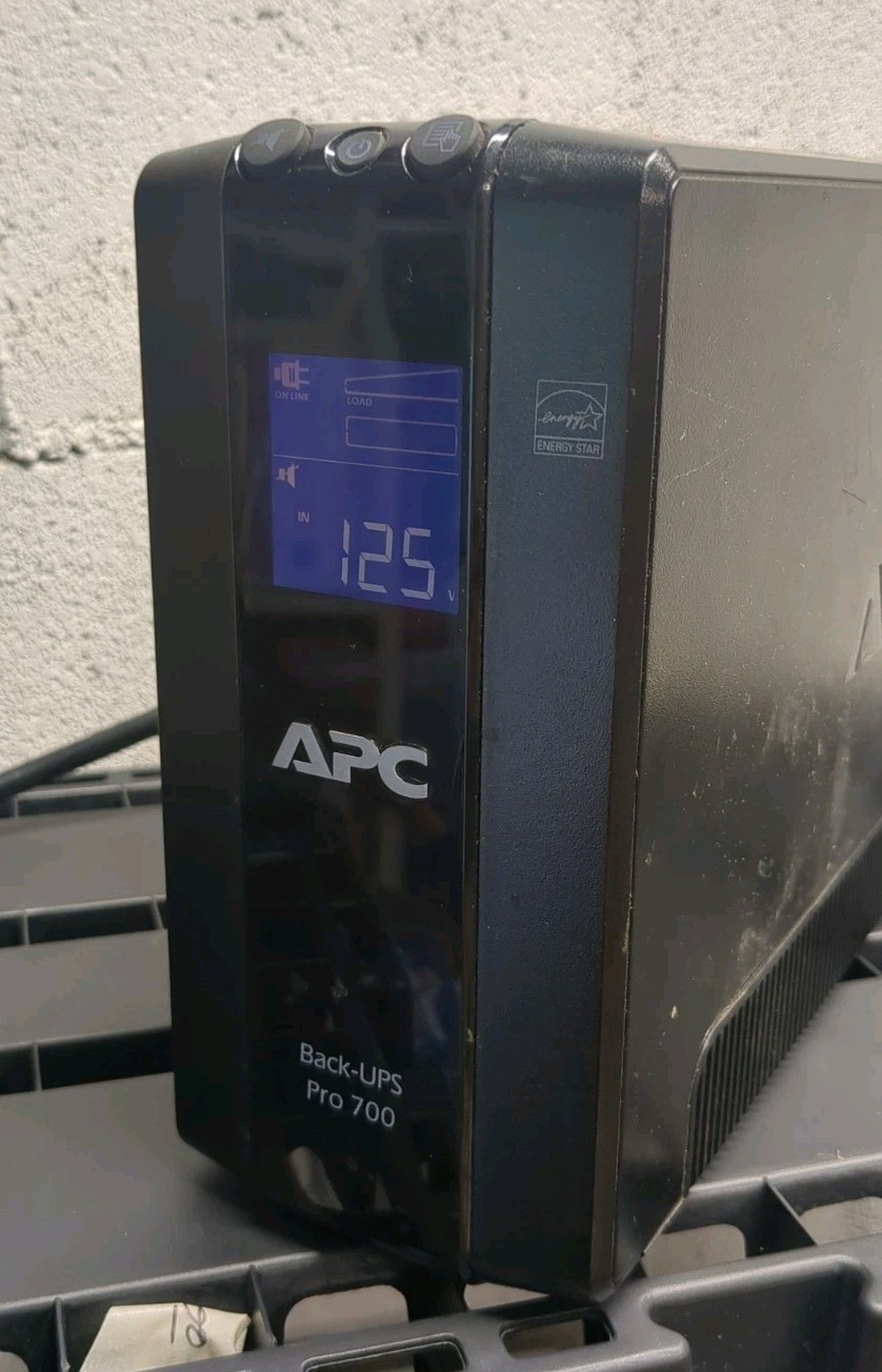 APC Power Saving Battery Back-UPS Pro 700 (BR700G) (G5)