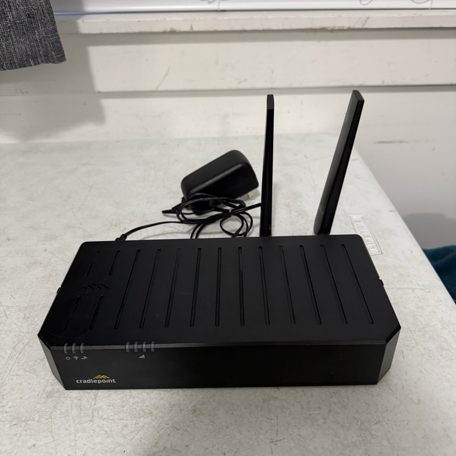 Cradlepoint E100-C4D Dual Band 1GbE WiFi 4G Cellular Router