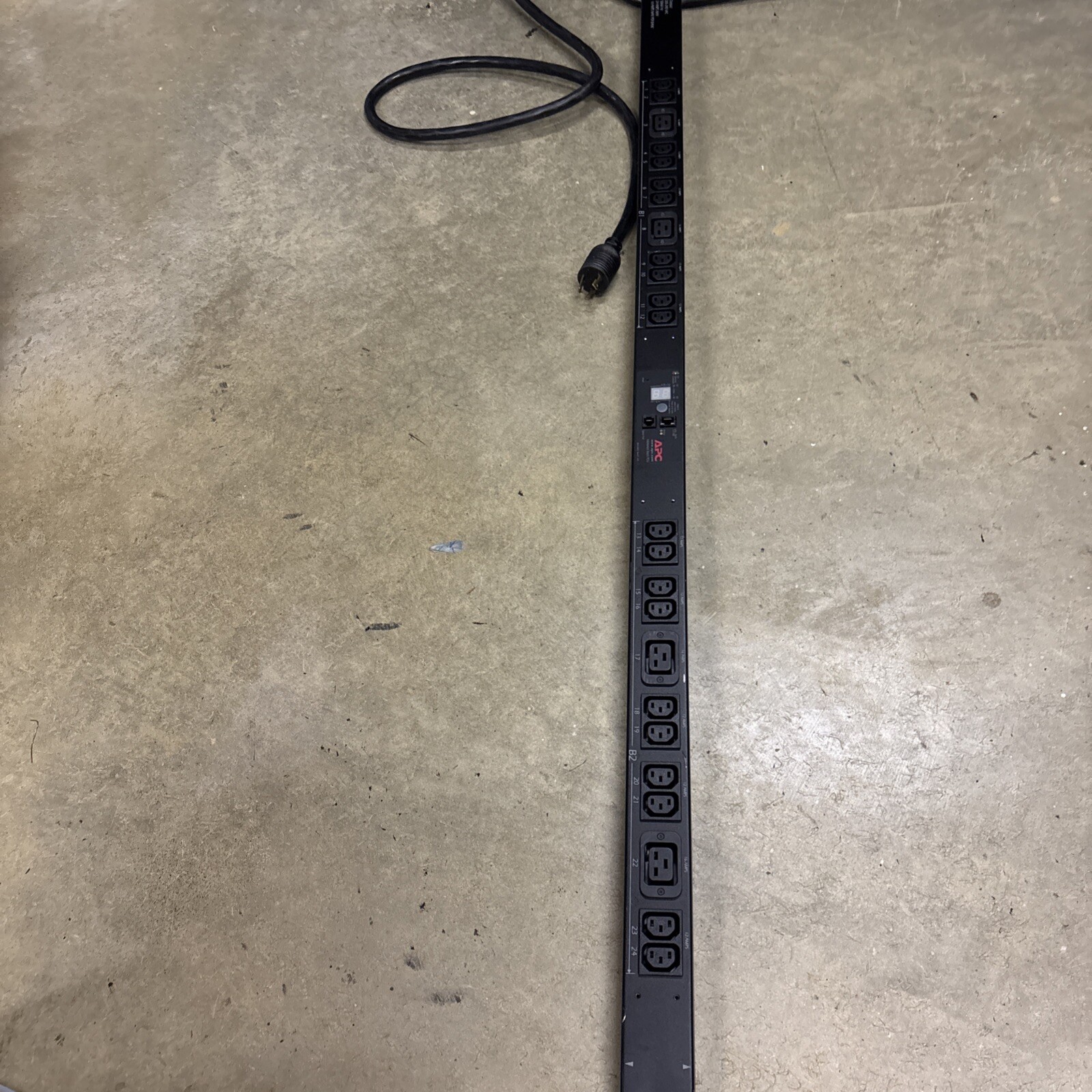 APC 24-Outlet 30A Metered Rack Power Distribution Unit (AP7841)
