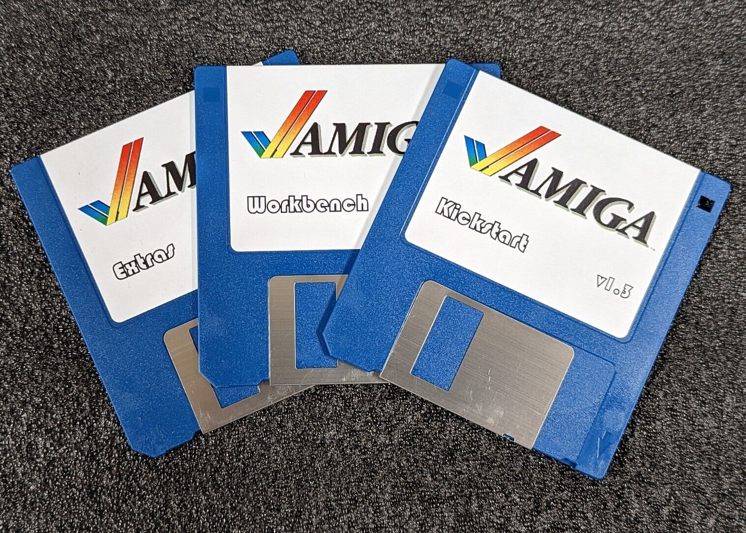 Amiga 1000 Kickstart v1.3, Workbench + Extras on DD 3.5\