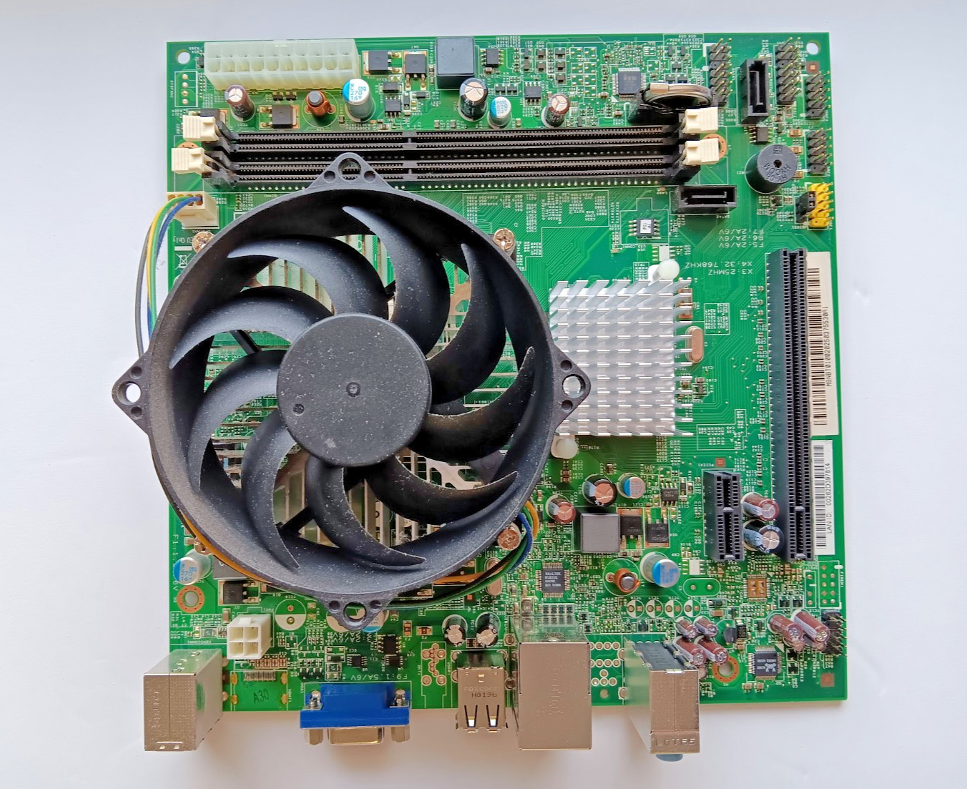 Emachine EL1352-01e MOTHERBOARD AMD Athlon II w/ Integrated NVIDIA 6150SE TESTED