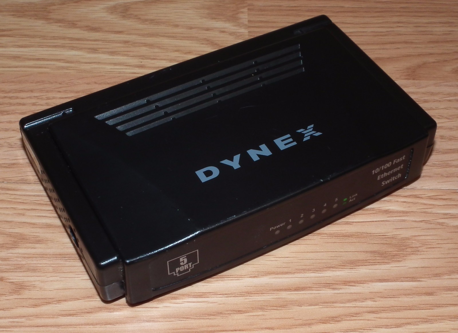 Genuine Dynex (DXESW5) 5-Ports 10 Mbps for Network Desktop Computer Laptop 