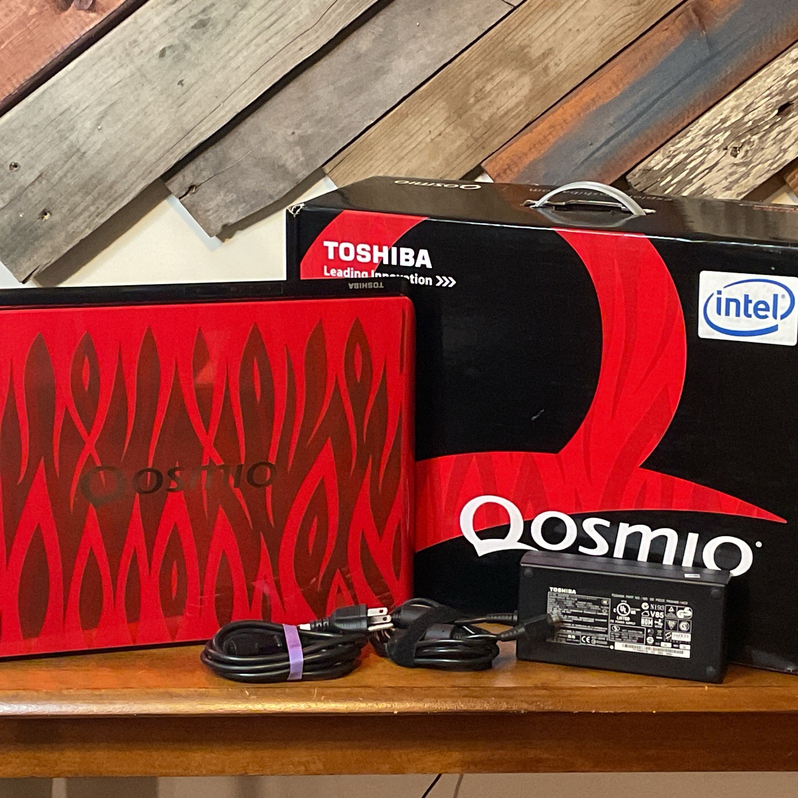 RARE Toshiba Qosmio X305-Q701 17" Gaming Laptop, Original Charger & Original Box