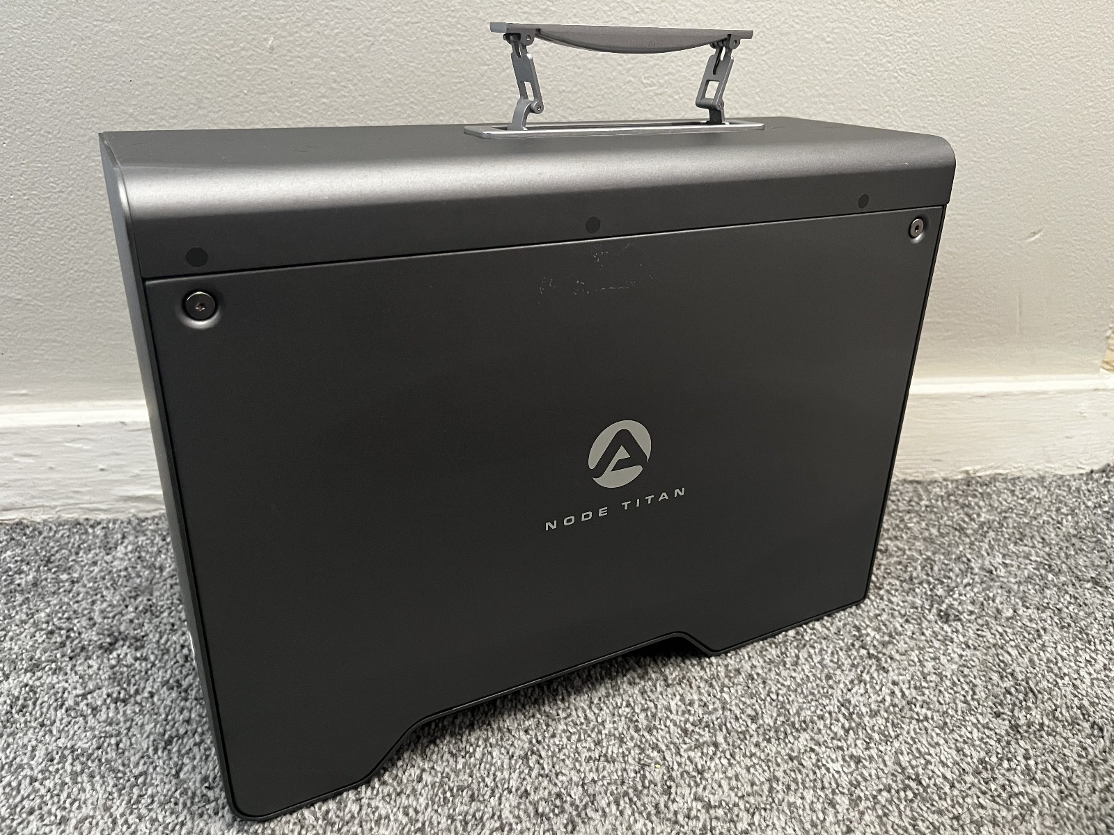 Akitio Node Titan TB3 eGPU external enclosure 650W