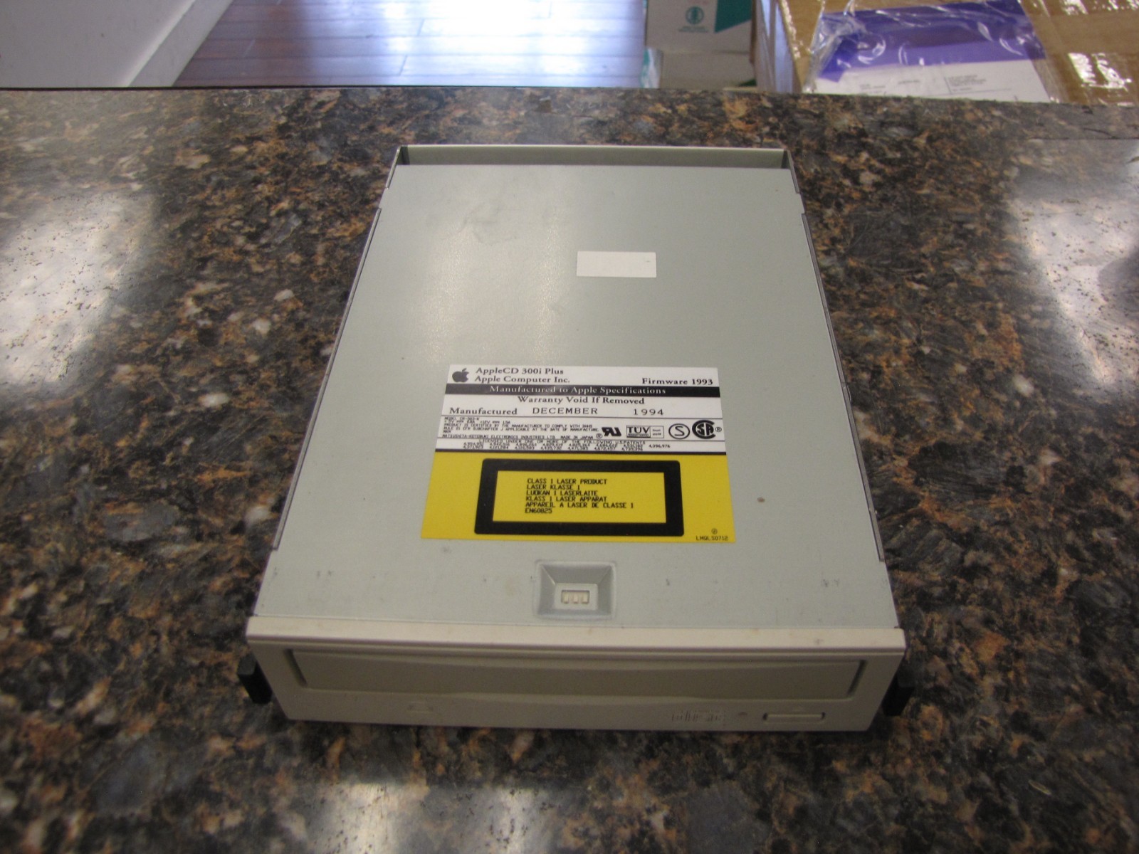 Vintage AppleCD 300i Plus Apple CR-503-K CD-ROM - IJ17