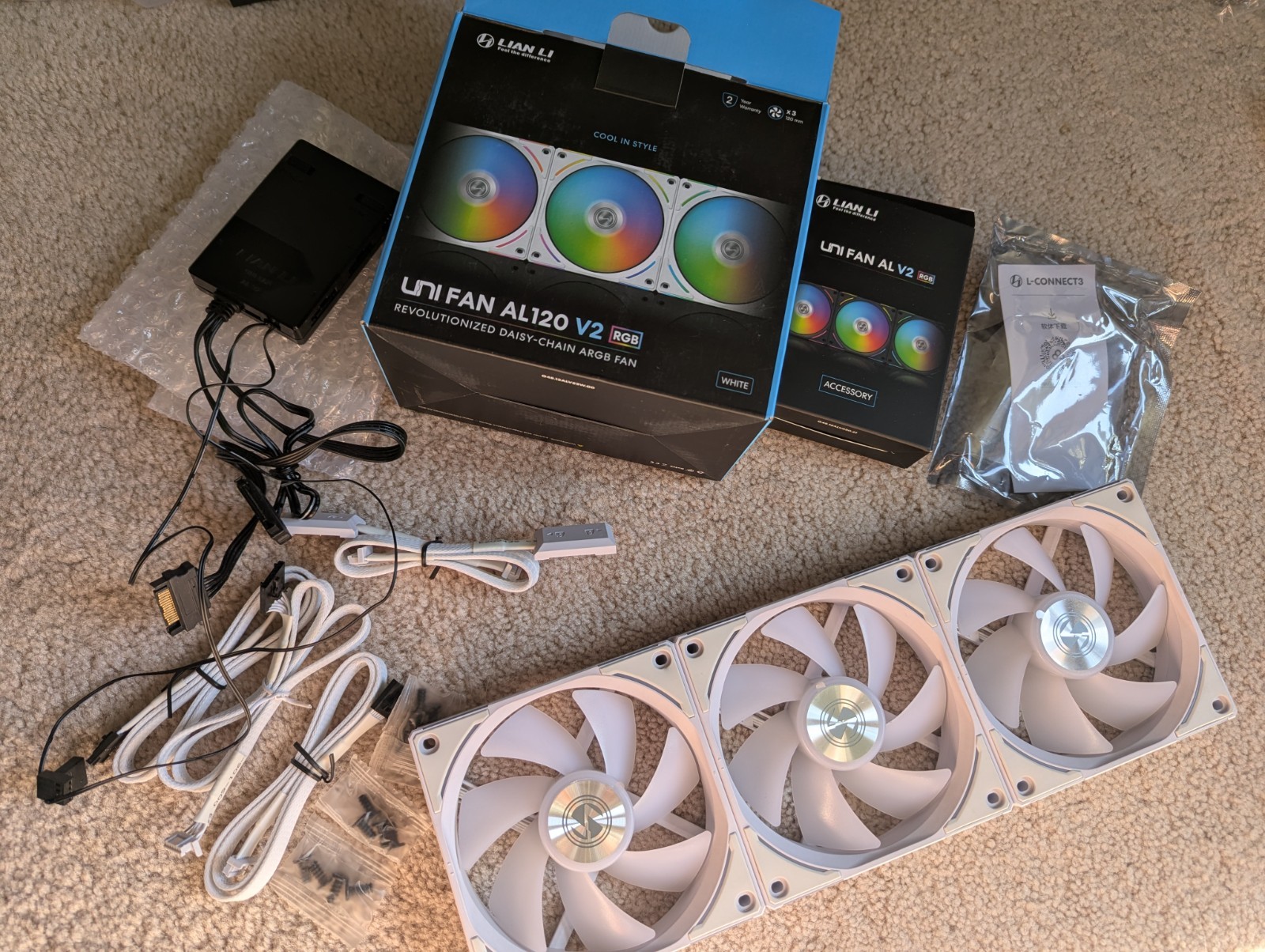 Used Lian Li UNI AL AL120 V2 RGB Daisy Chain Fan - White, Set of 3