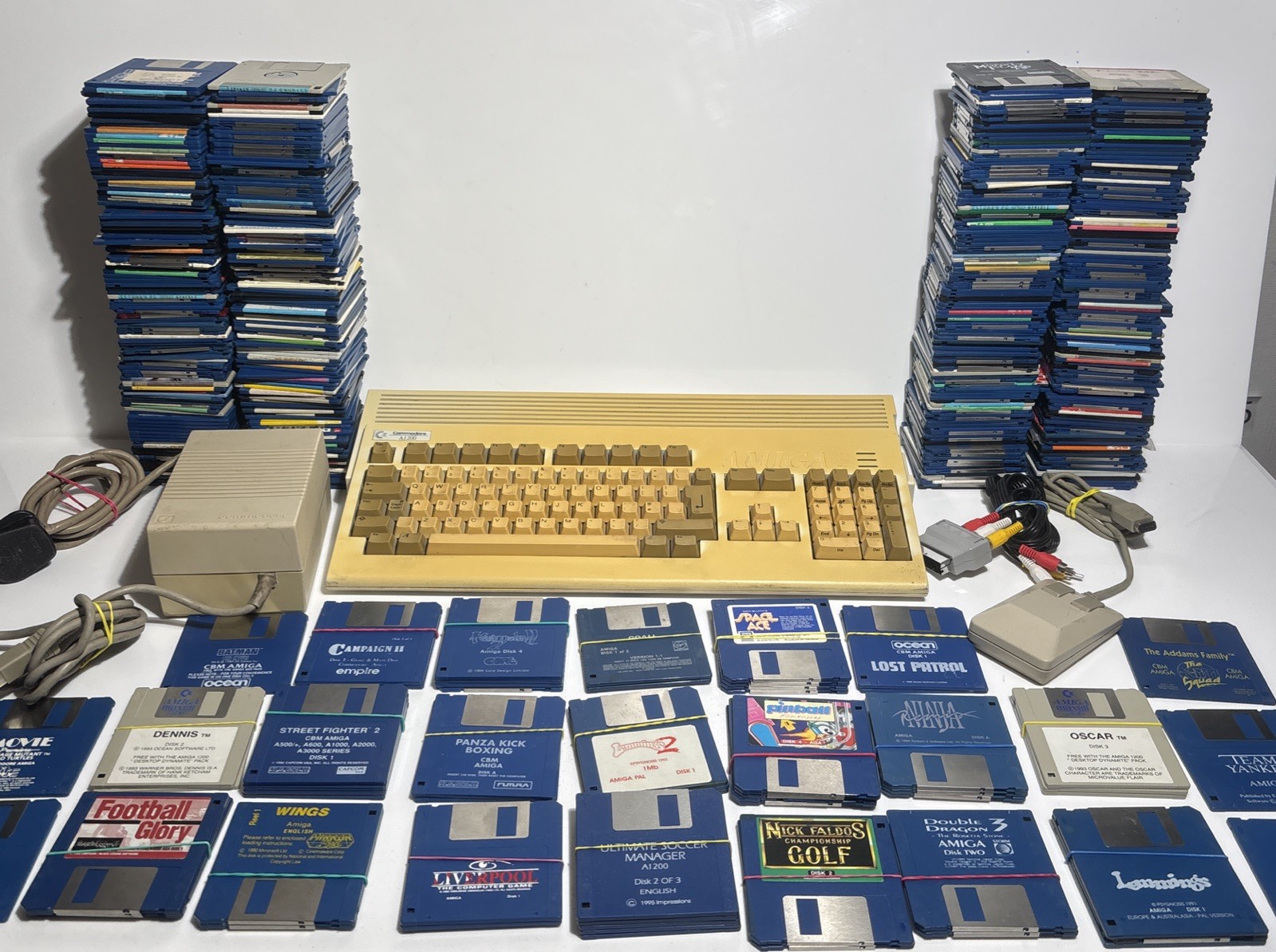 Commodore Amiga A1200 1200 With 10 Complete Games Plus 480 DISKS - Tested ✅