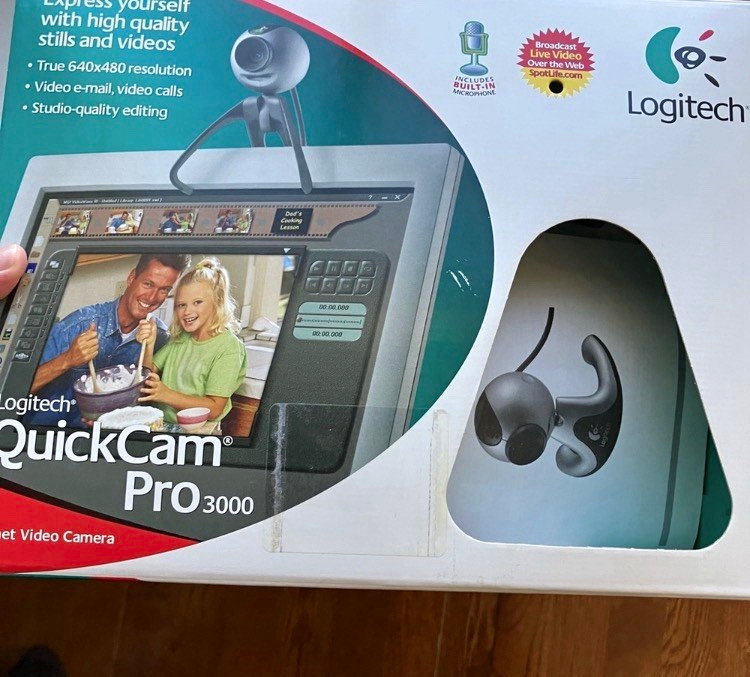 Logitech QuickCam Pro 3000 USB Webcam Built-In Mic Manual Focus 640x480