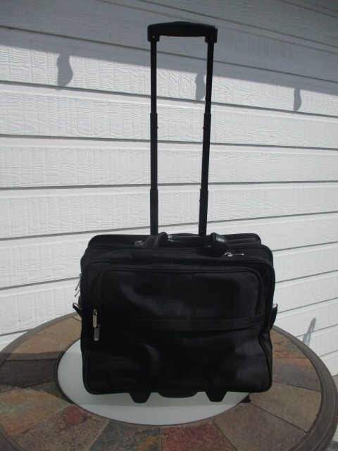 Foray Rolling Laptop Case/Overnight Carry On Bag w/Extending Handle Black