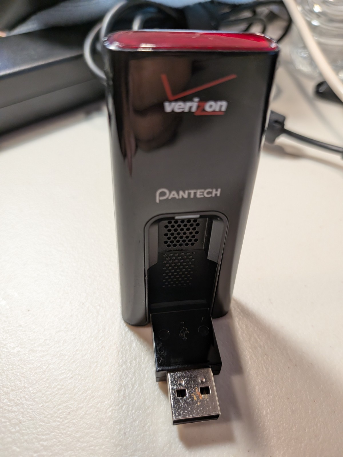 Verizon Pantech 4G LTE USB Modem UML295