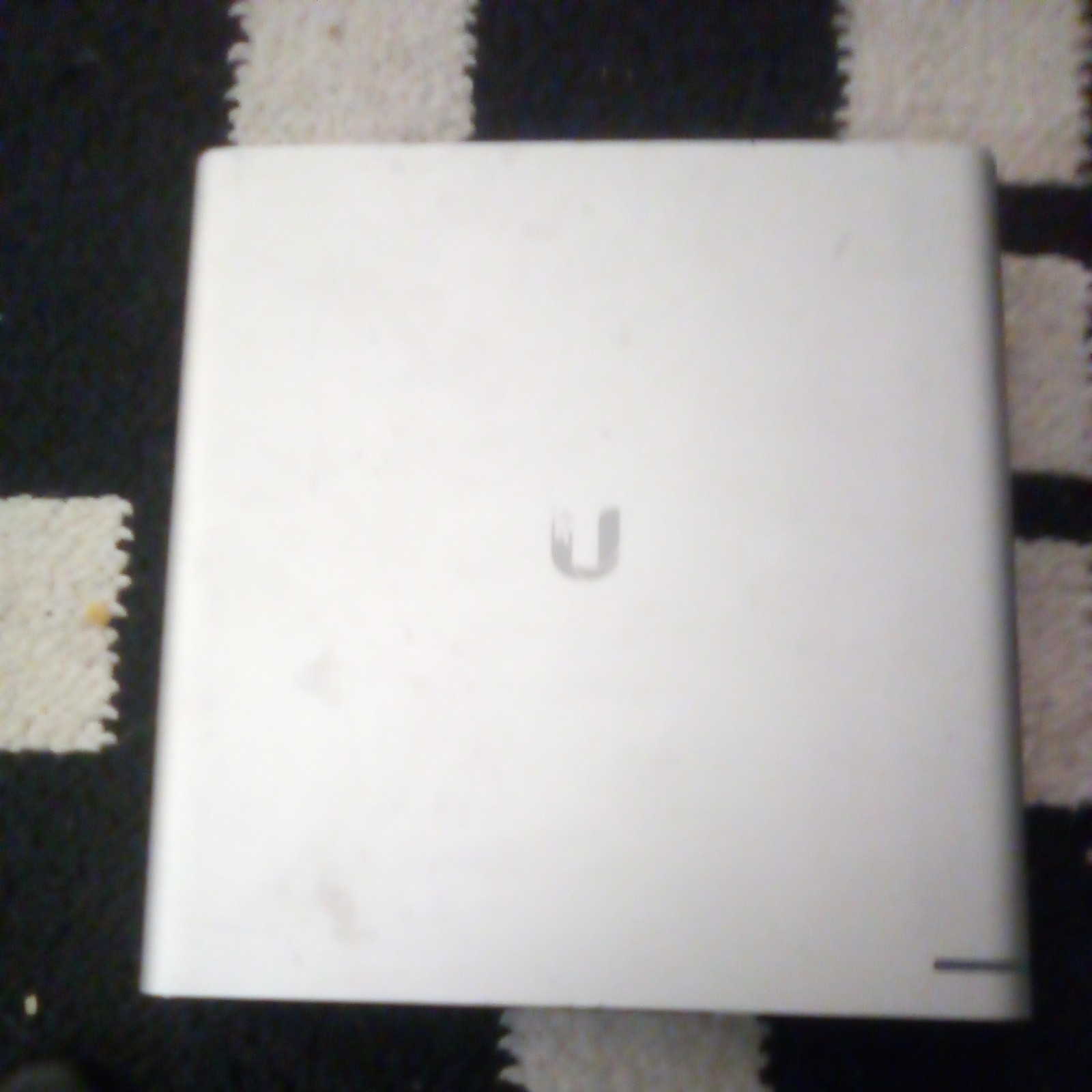Ubiquiti UniFi Cloud Key Gen2 Plus Packet Networking Device- UCK-G2-PLUS 1TB HDD