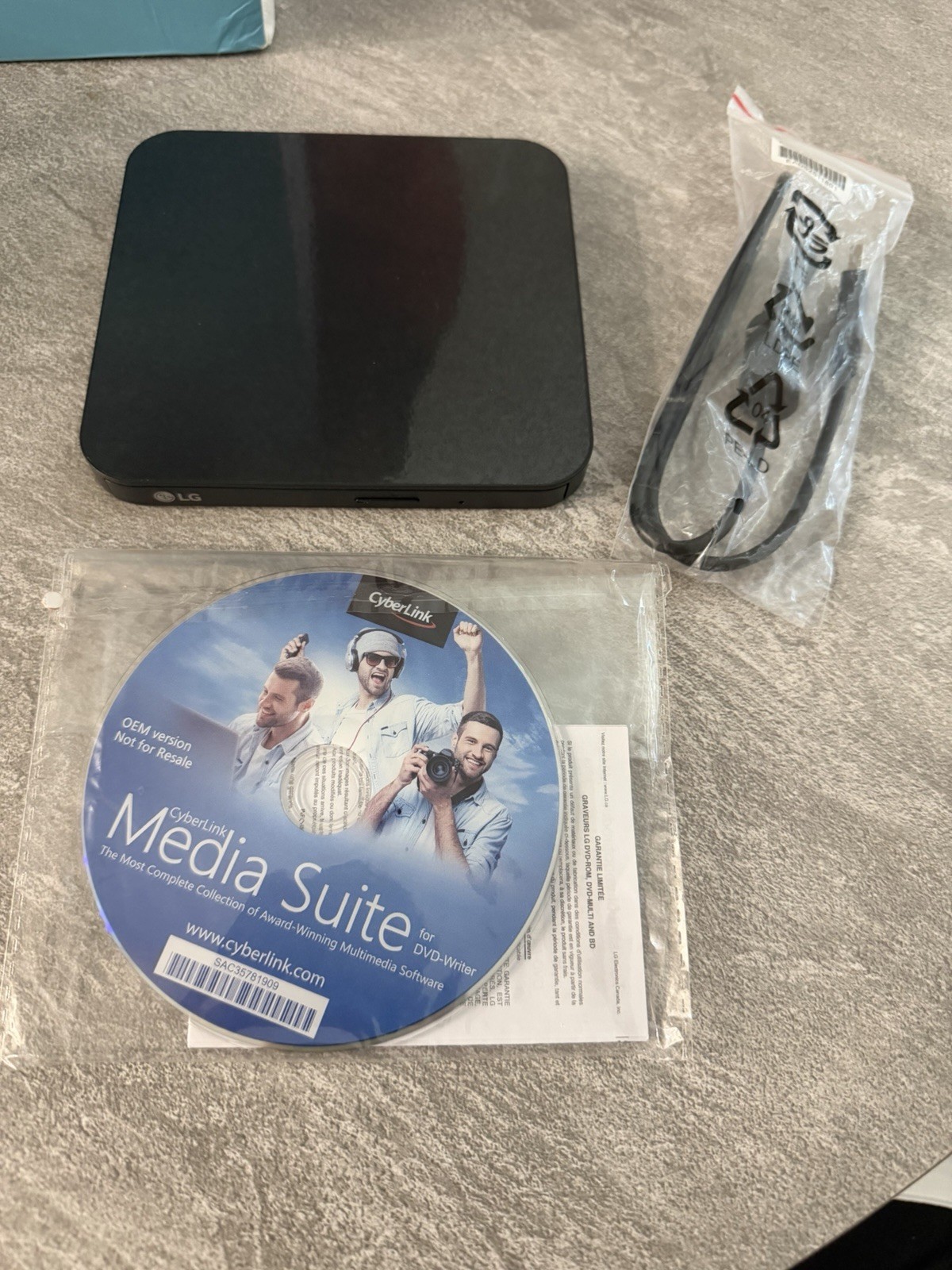 TESTED LG SP80NB80 Ultra Slim Portable DVD Writer USB - PC/MAC Compatible 