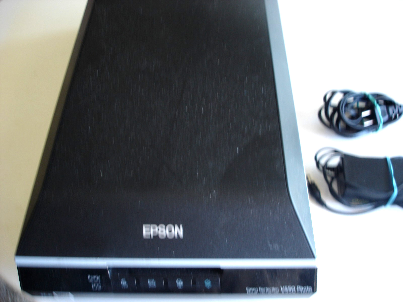 Epson Perfection V550 Photo Color Scanner J252B Flatbed w/Power Adapter