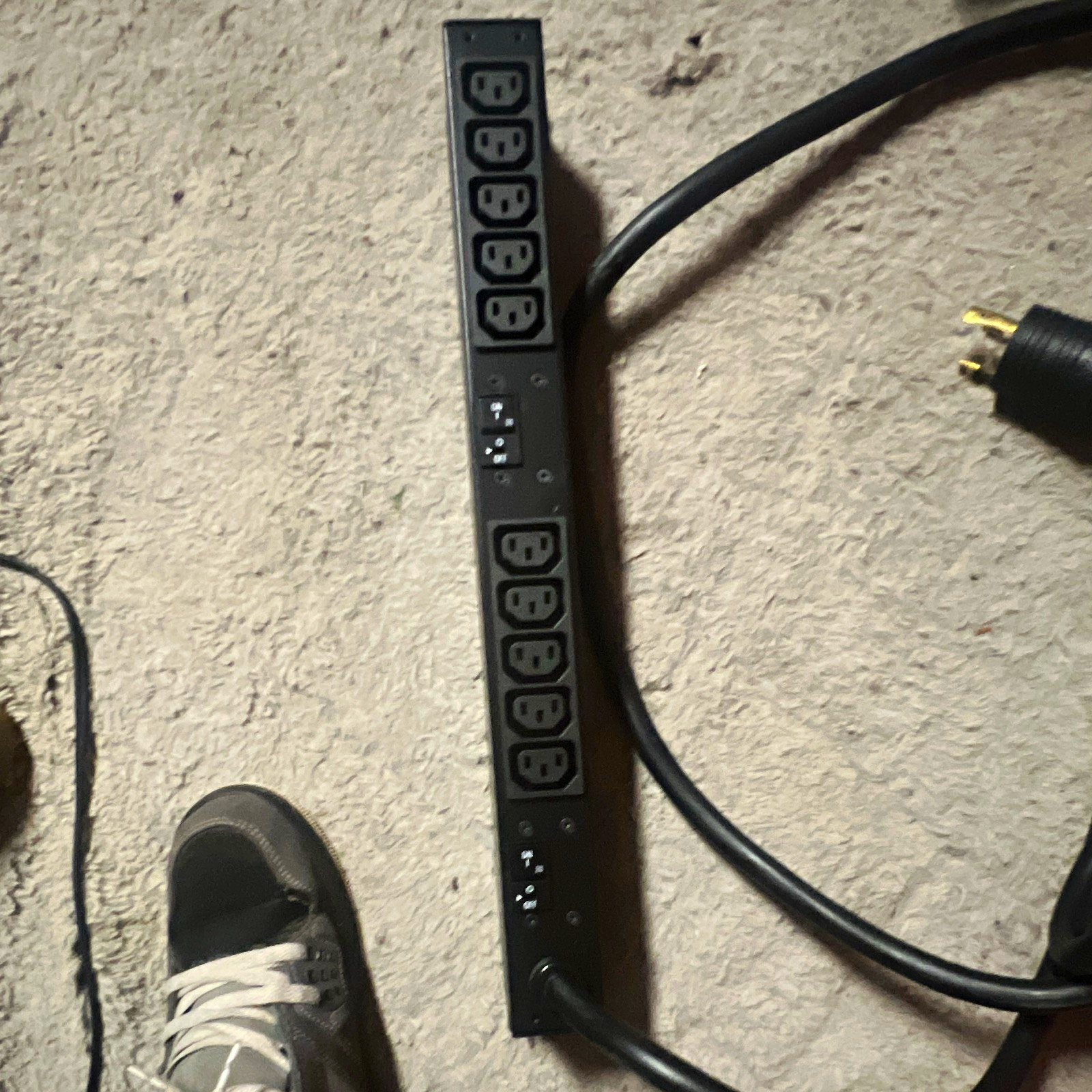 APC AP9571A Rackmount PDU 12-Outlets NEMA 5-15P 1800W 120-240V