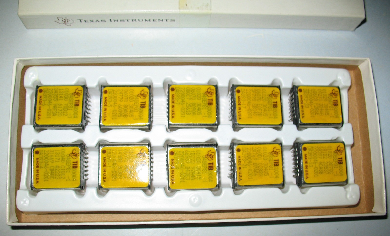 VINTAGE  BUBBLE MEMORY chips Brand new old stock