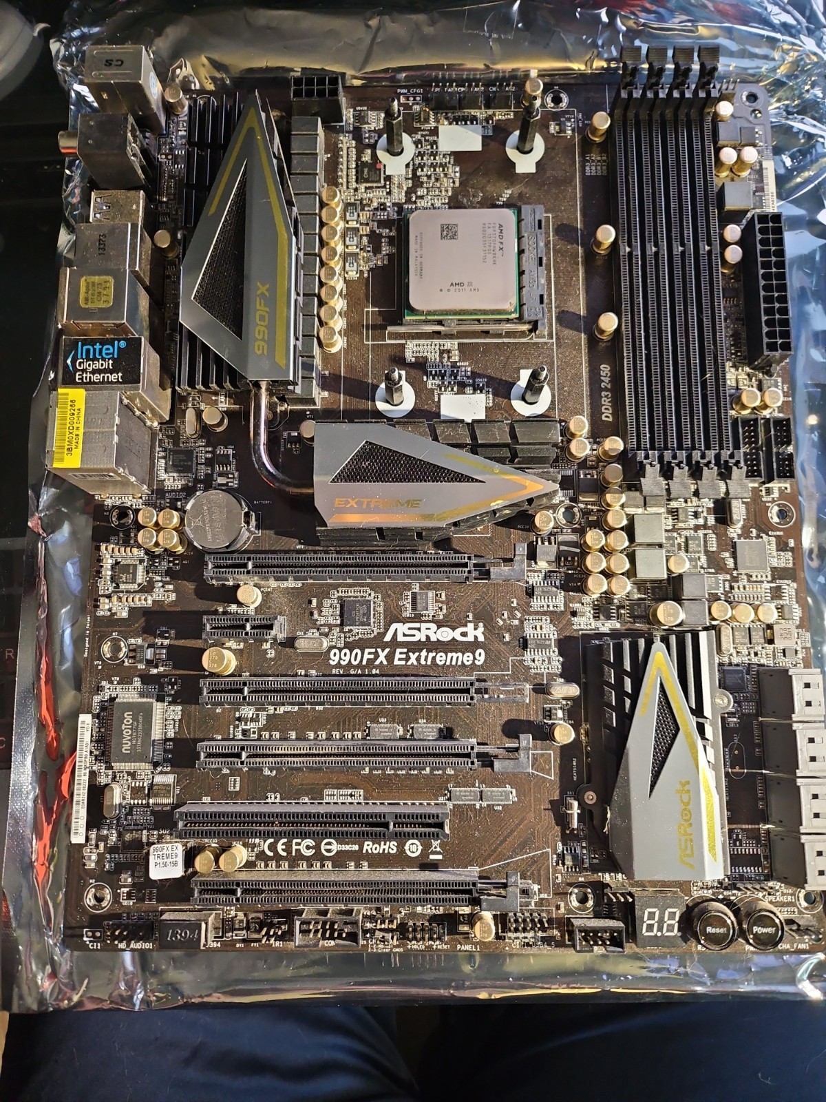 ASRock 990FX Extreme9, AM3+, AMD Motherboard with AMD FX-9370 FD93730FHW8KHK AM3