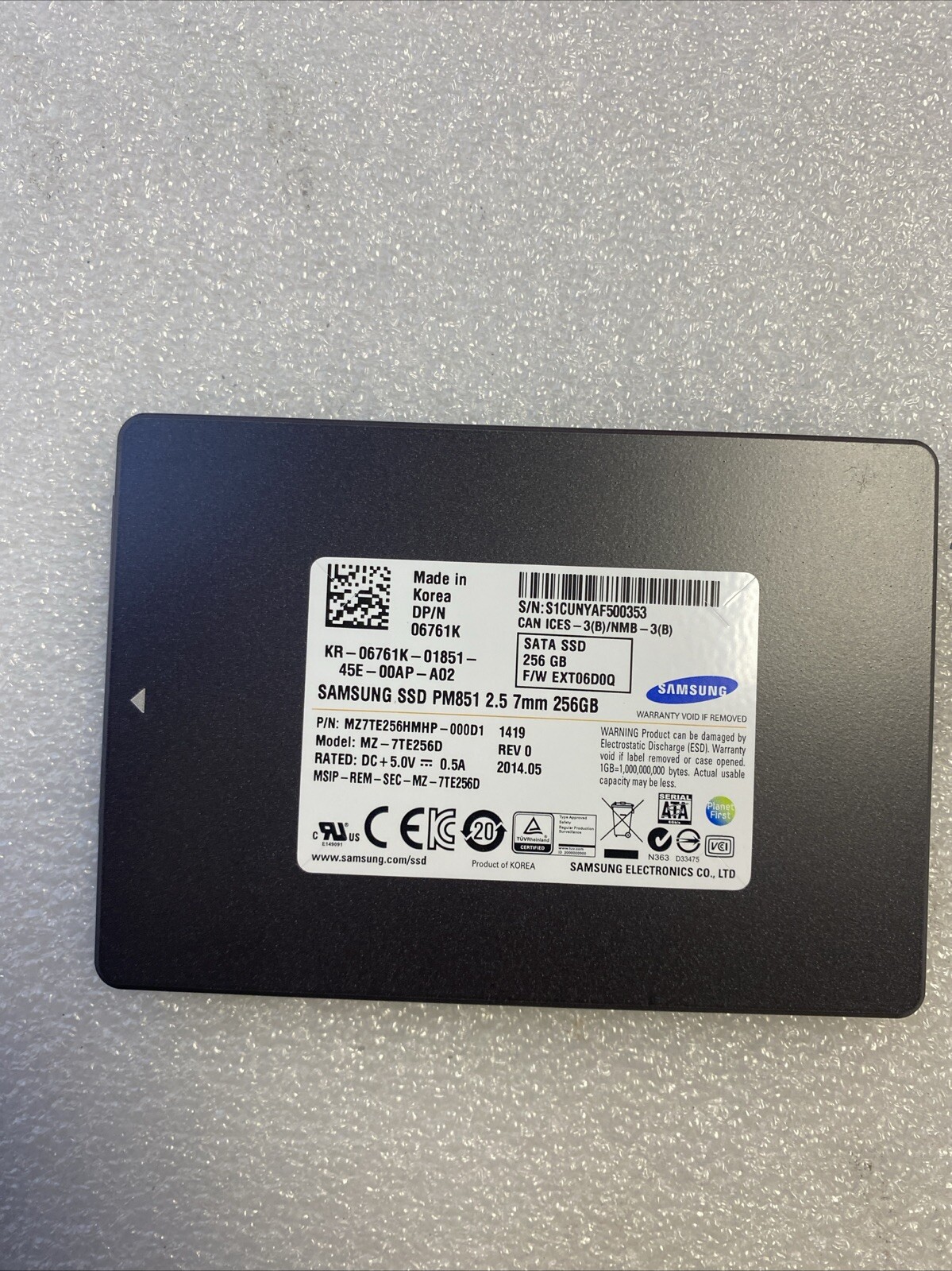 GENUINE DELL 256GB 2.5" 7MM SATA SSD SOLID STATE DRIVE 2N8J2 02N8J2 TESTED