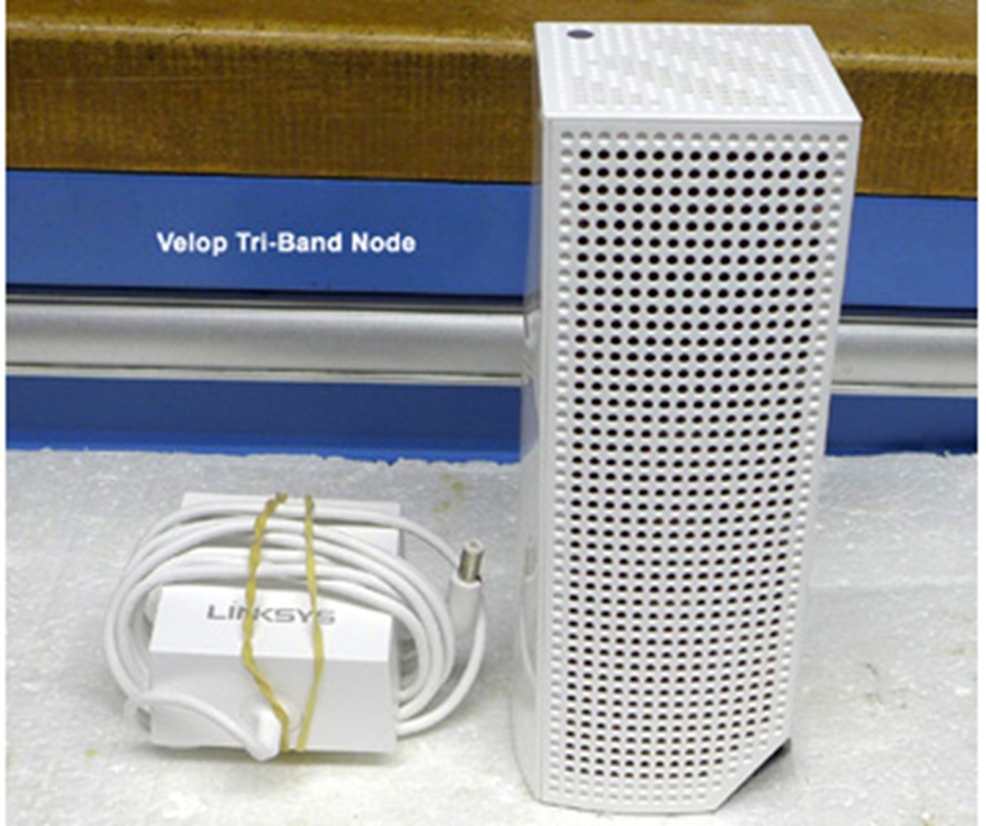 Lot Of (4) Linksys Velop AC2200 Tri-Band Mesh WiFi System WHW03 V2 x  1/V3 x  3