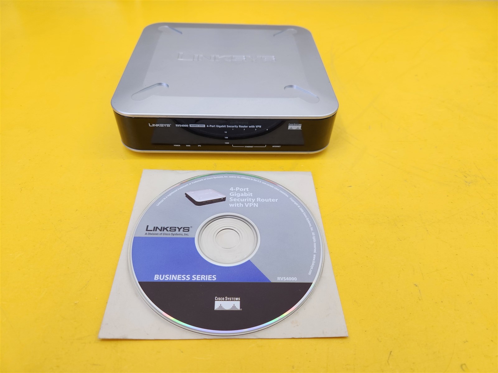 ⭐️⭐️⭐️⭐️⭐️ Security Router Linksys RVS4000 4 Port Gigabit w Installation Disc