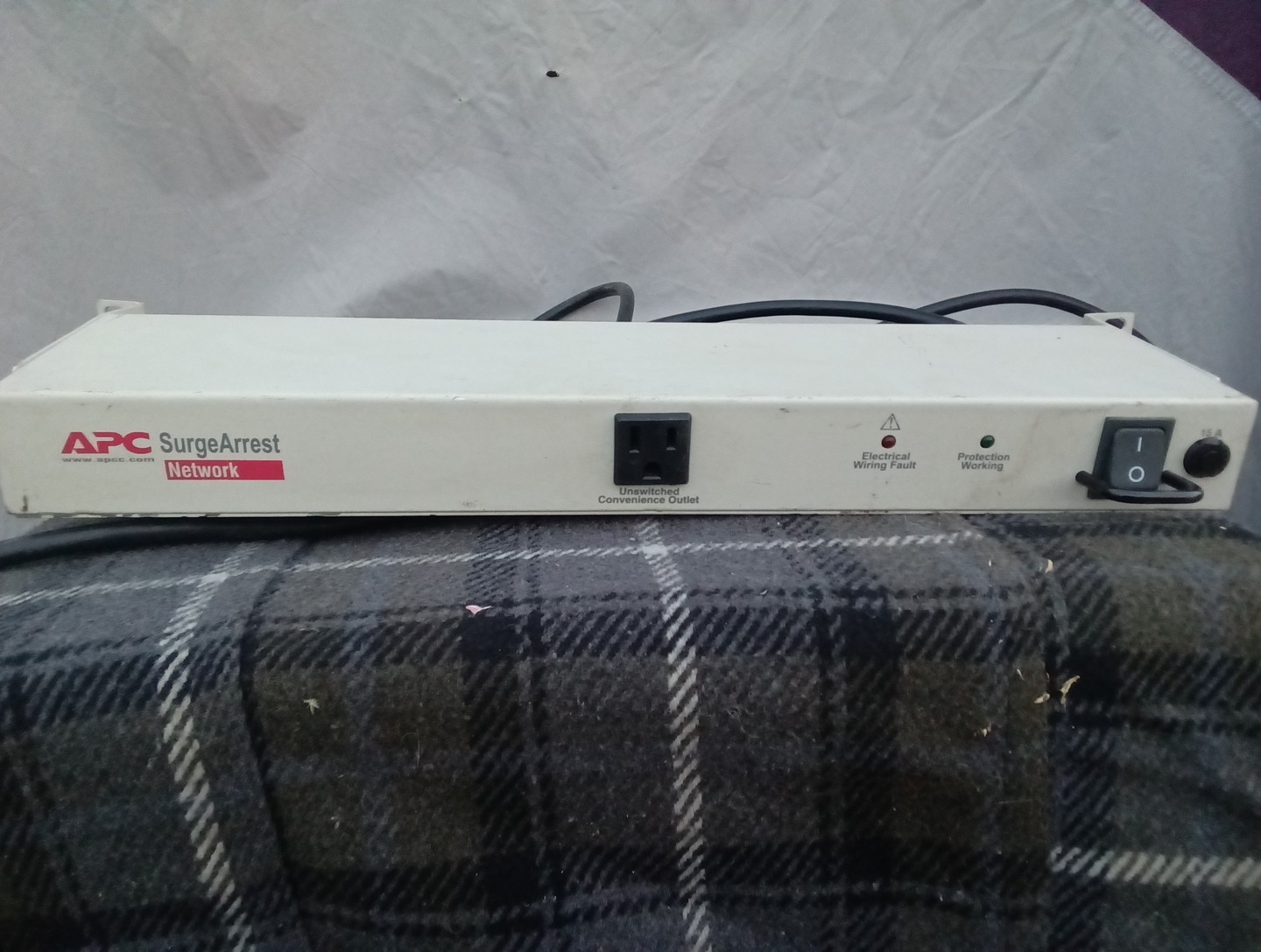 APC NET9RM SurgeArrest Network 9-Outlet Power Distribution