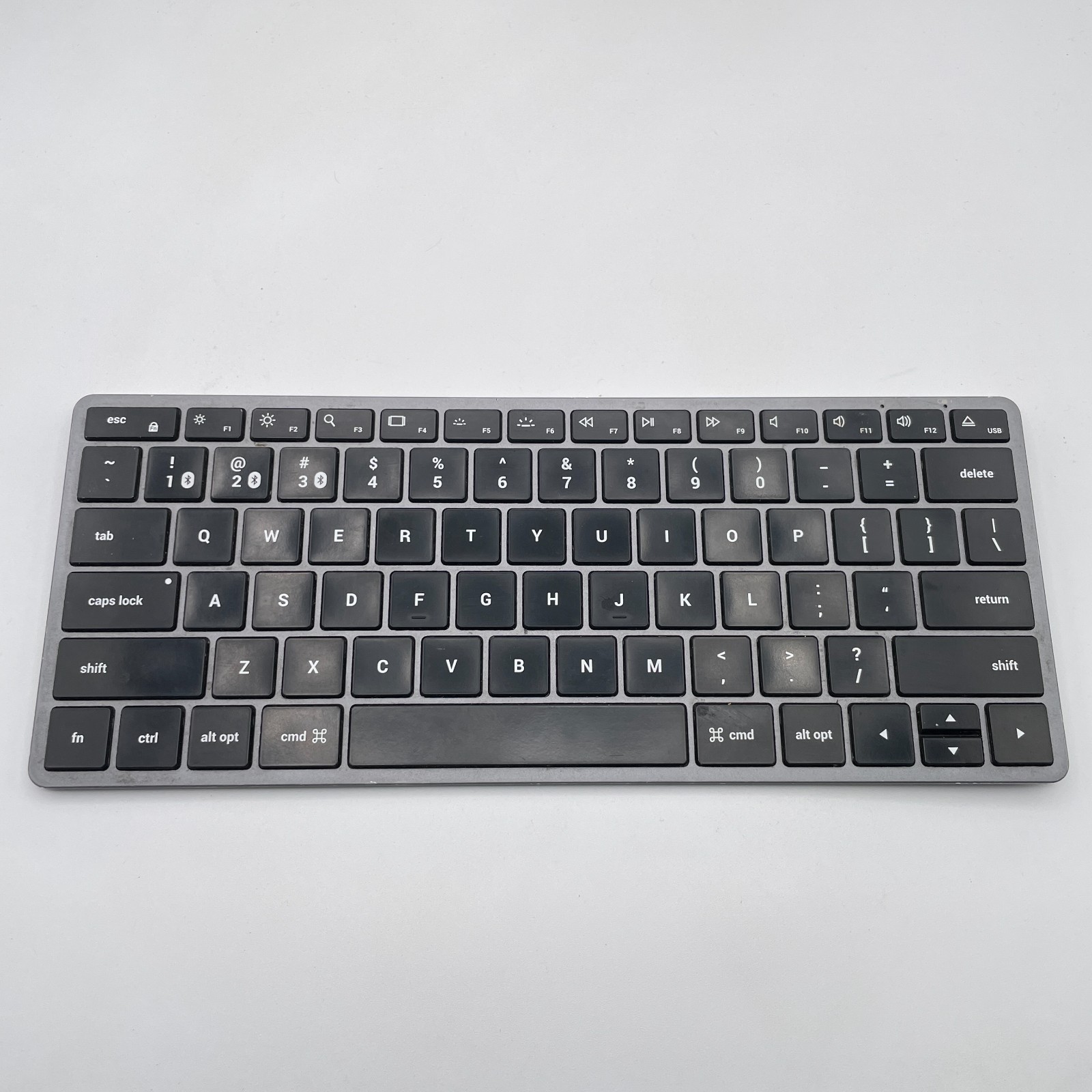 Satechi Slim X1 ST-BTSX1M Bluetooth Backlit Keyboard QWERTY Standard For Parts