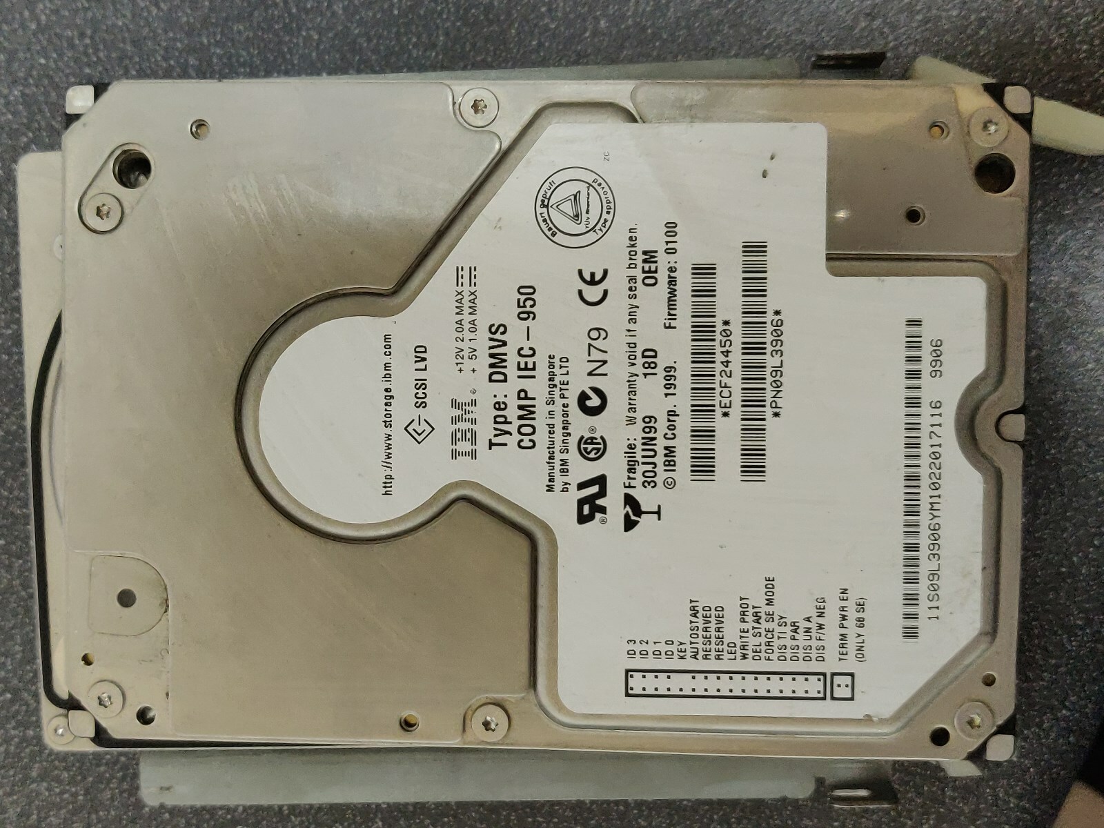 IBM 09L3906 Type: DMVS 18GB 10K 3.5" 80-Pin Ultra2 Wide SCSI Hard Disk Drive 