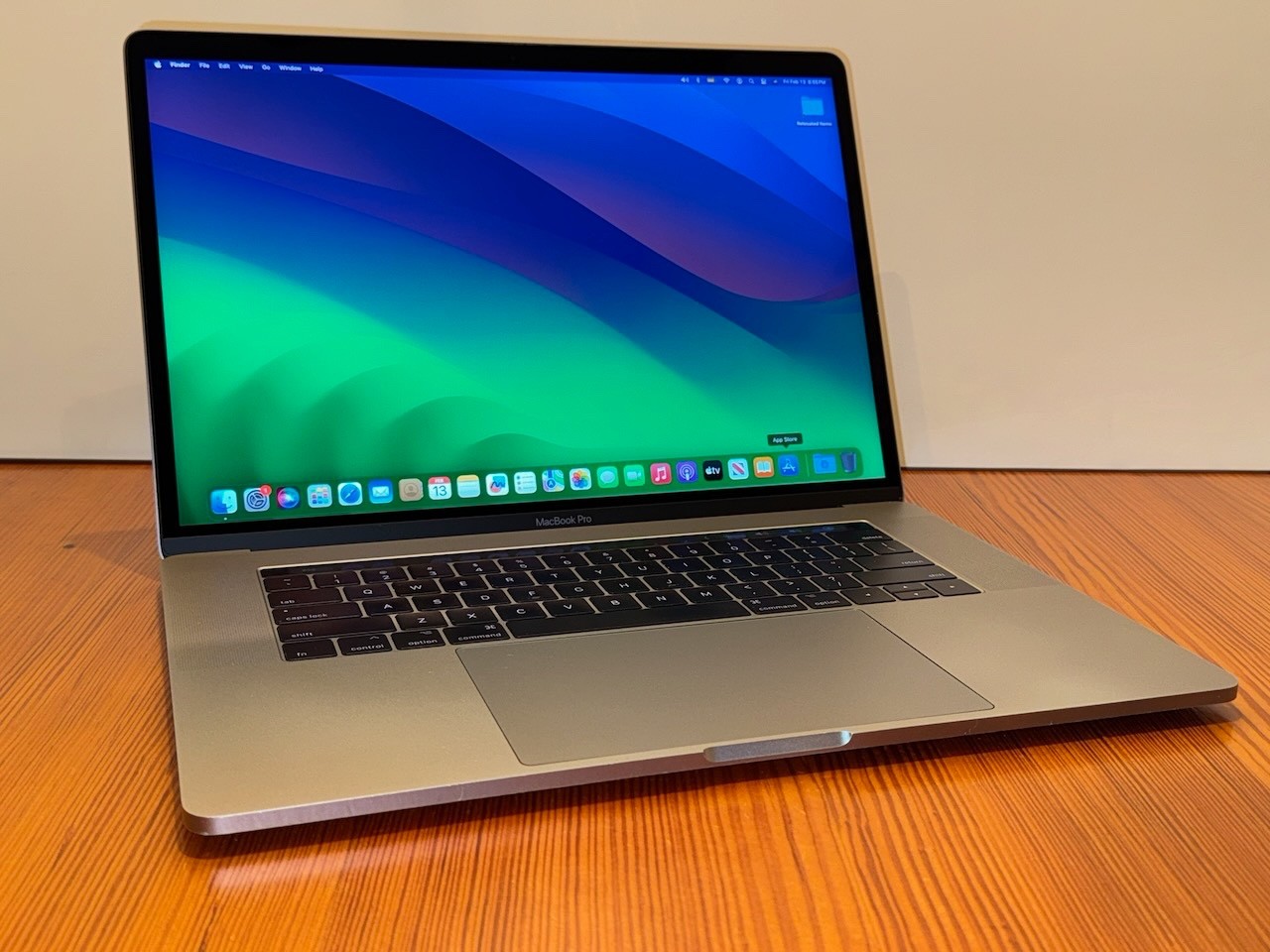 ULTIMATE Apple MacBook Pro Retina 15" Laptop i7 TouchBar • 500 GB SSD • MORE