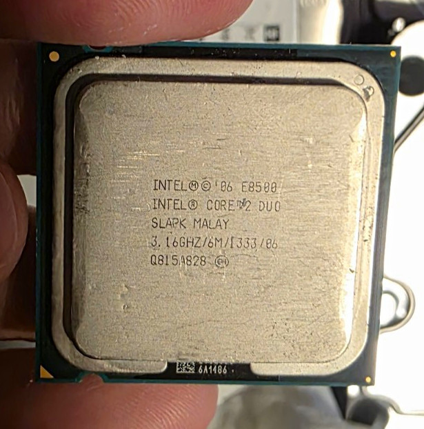 Intel CPU Lot A bunch of different mixed CPUs