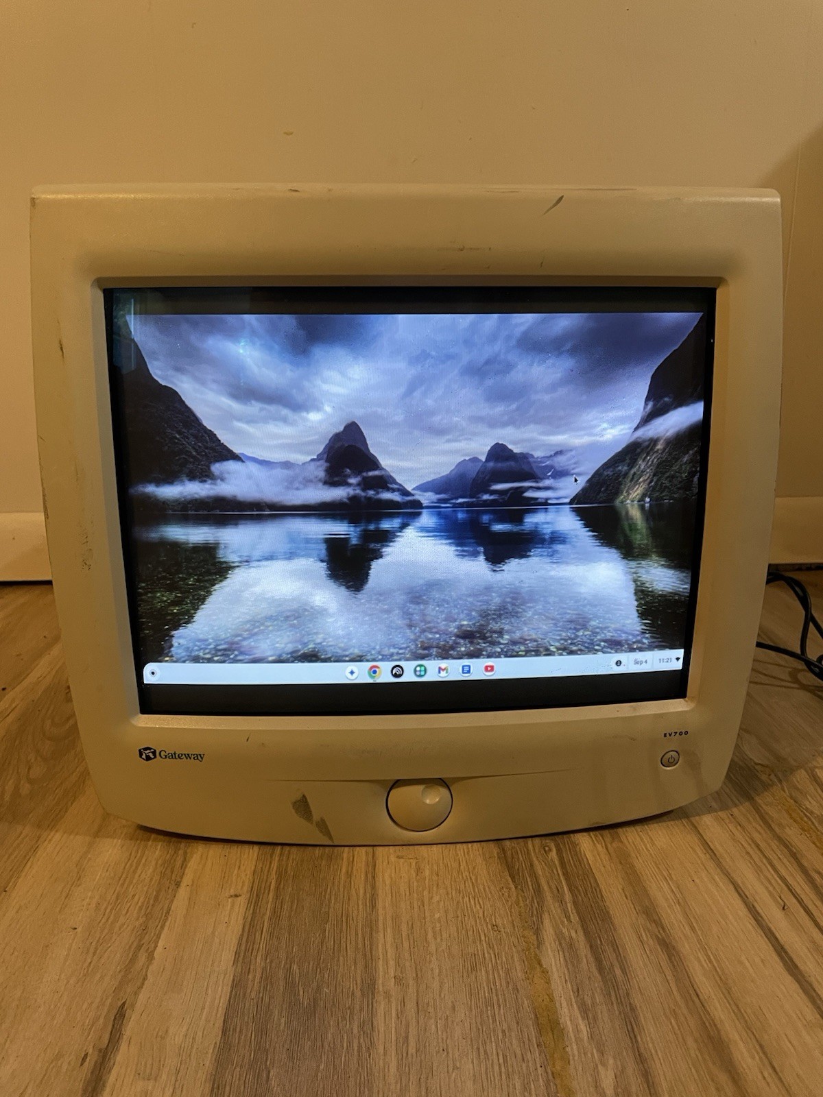Vintage Gateway EV700B 16" CRT Retro Gaming Monitor EV700 March 2001
