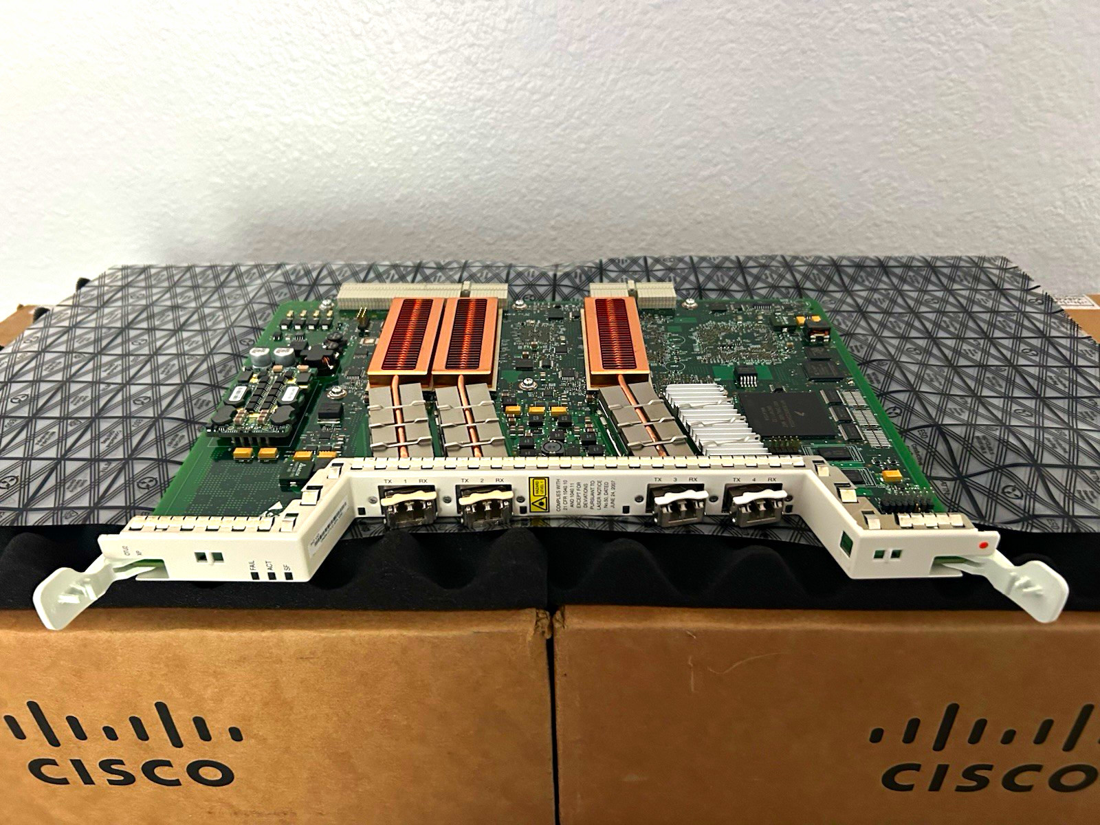Cisco 15454-OTU2-XP OTU2 Line Card Switch Module 4-Port SFP
