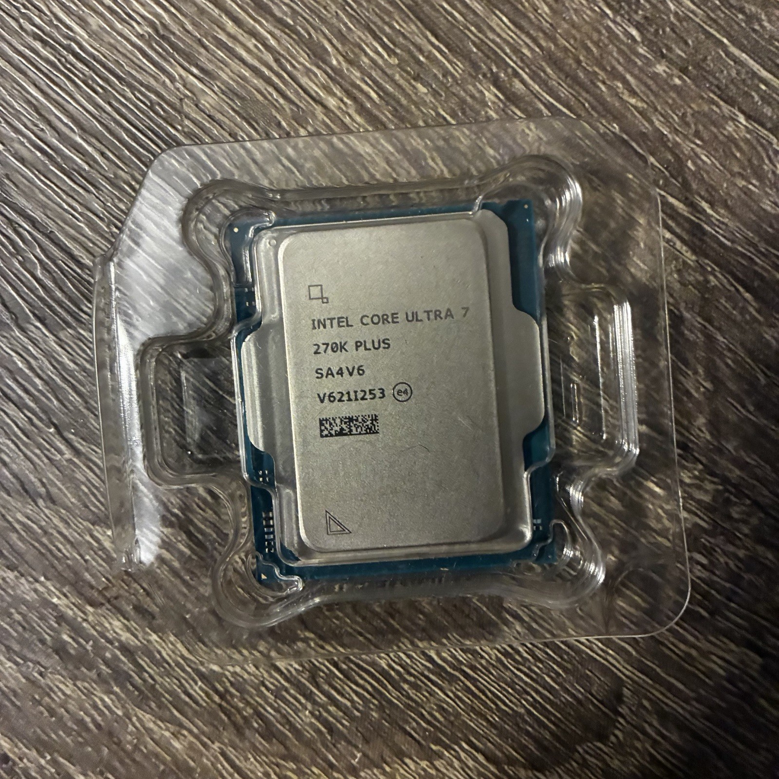 Intel Core Ultra 7 270K Plus 24 cores (8 P-cores + 16 E-cores)