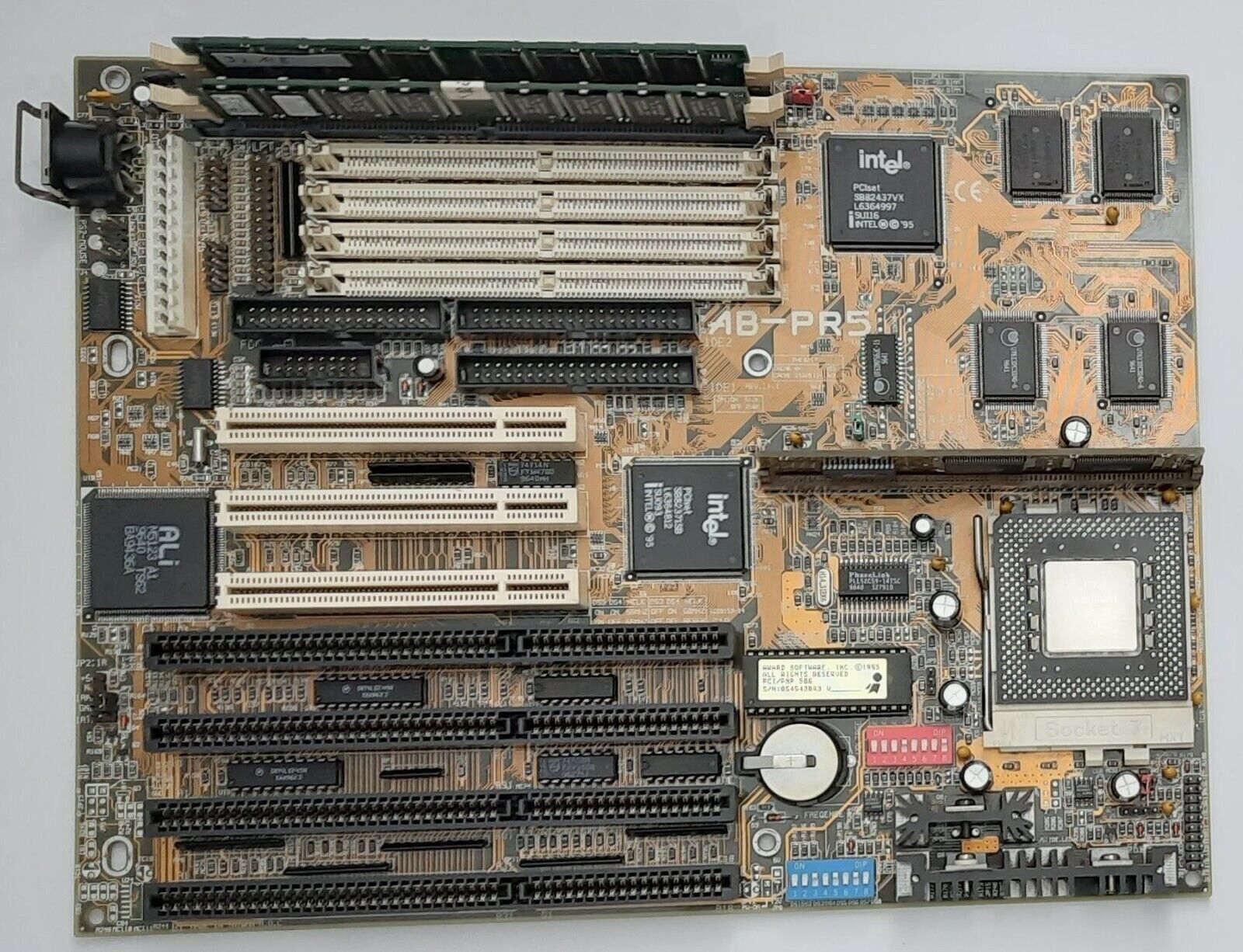 ABIT AB-PR5 Socket 7 ISA Retro Motherboard + Intel Pentium MMX 233MHz + 64MB RAM