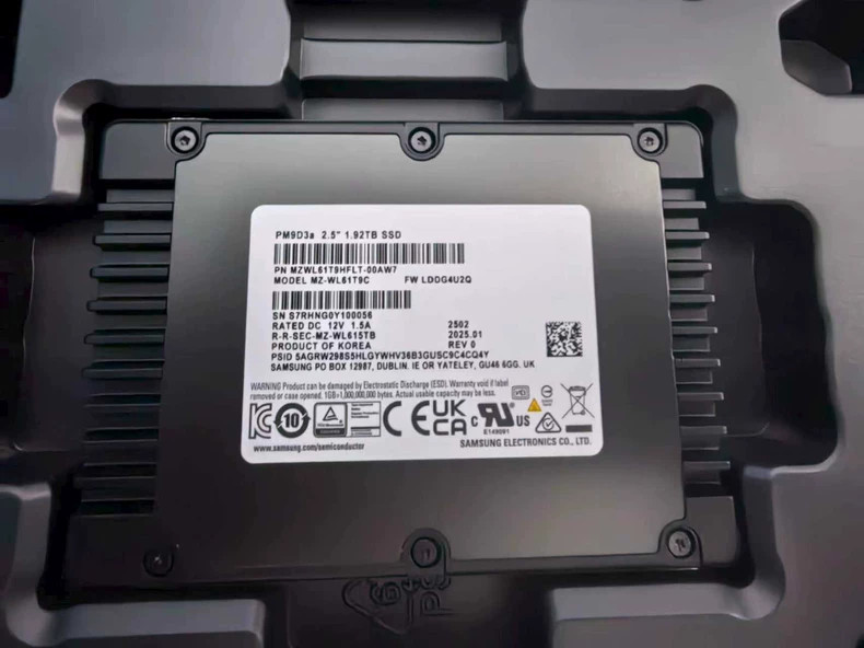 Samsung PM9D3a 1.92TB U.2 SSD PCIe 5.0 NVMe MZWL61T9HFLT-00AW7 MZ-WL61T9C 2.5"