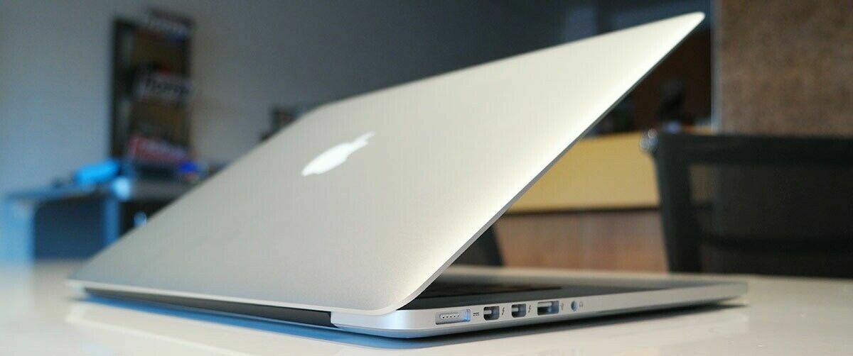 Apple MacBook Pro 15 inch RETINA UPGRADE/ Quad Core i7 / 16GB RAM 512GB SSD