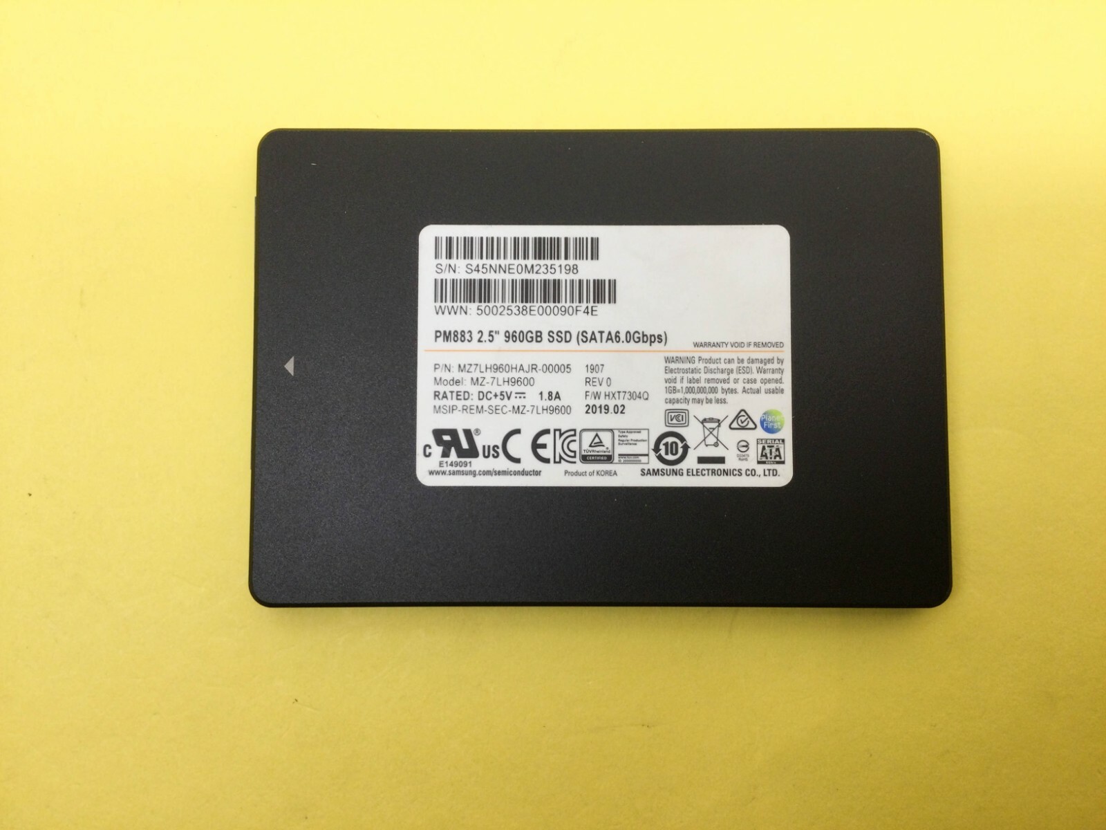 MZ-7LH9600 Samsung PM883 960GB SATA 6Gbps 2.5" Internal SSD MZ7LH960HAJR