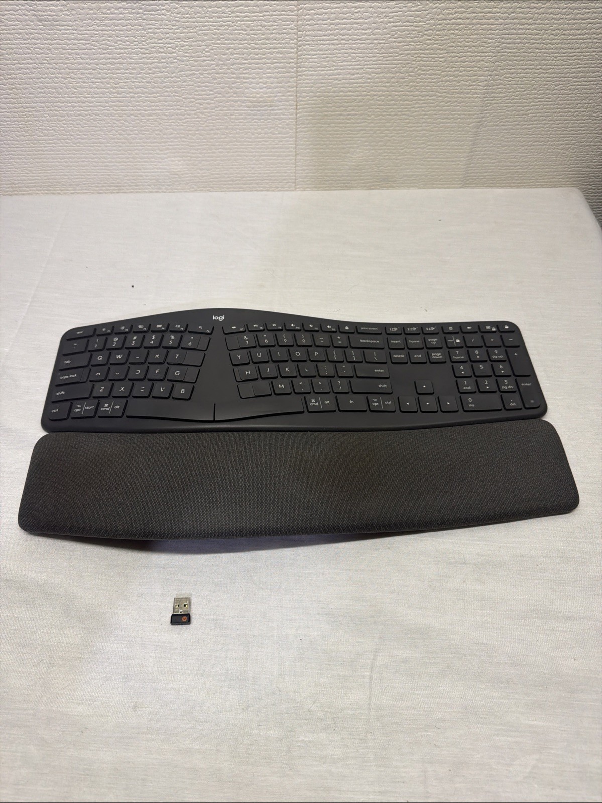 Logitech Logi ERGO K860 Wireless Ergonomic Split Keyboard Bluetooth w/dongle