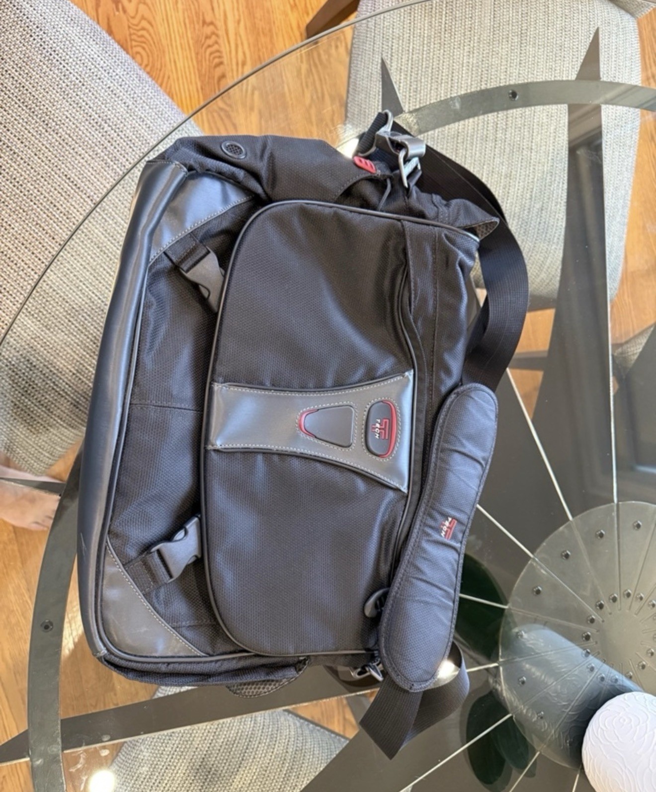 Tumi T tech Black Solid Laptop Shoulder/Messenger Bag with Padded Strap