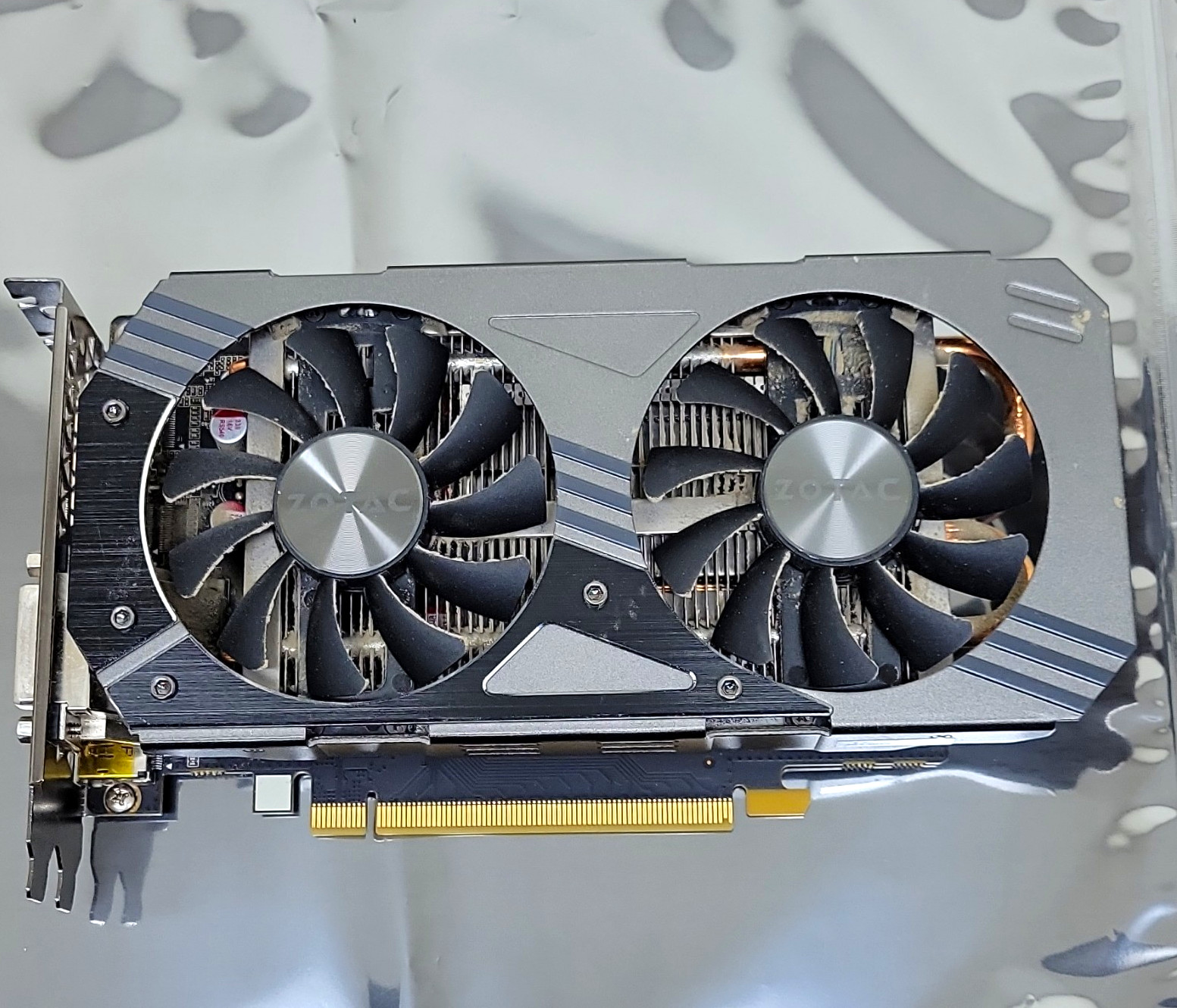 ZOTAC NVIDIA GeForce GTX 960 2GB GDDR5 PCIe x16 HDMI DP DVI DX12