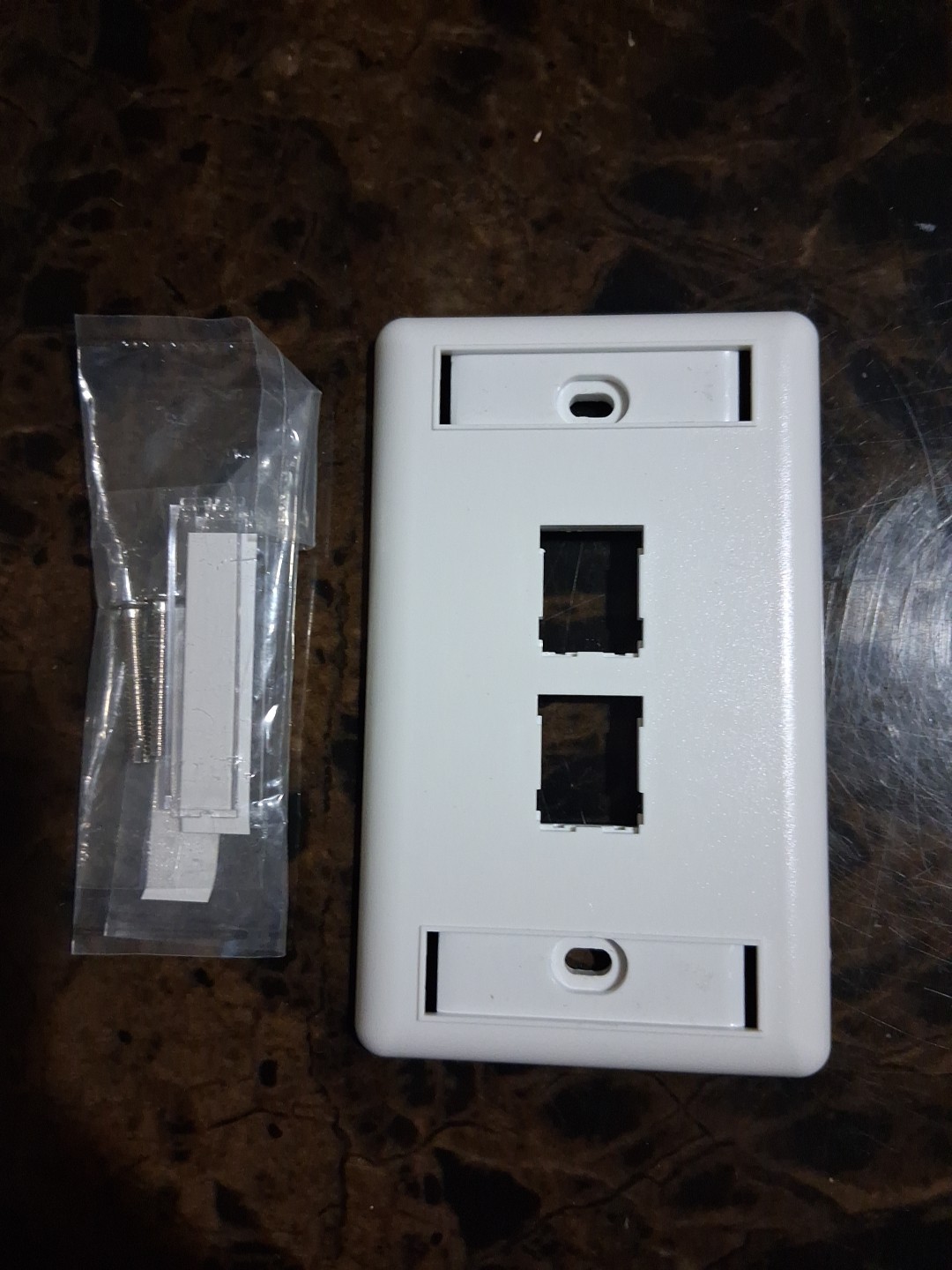 Legrand P/N 403HDJ12-88 2 PORT FP White Open Bag Lot Of 13