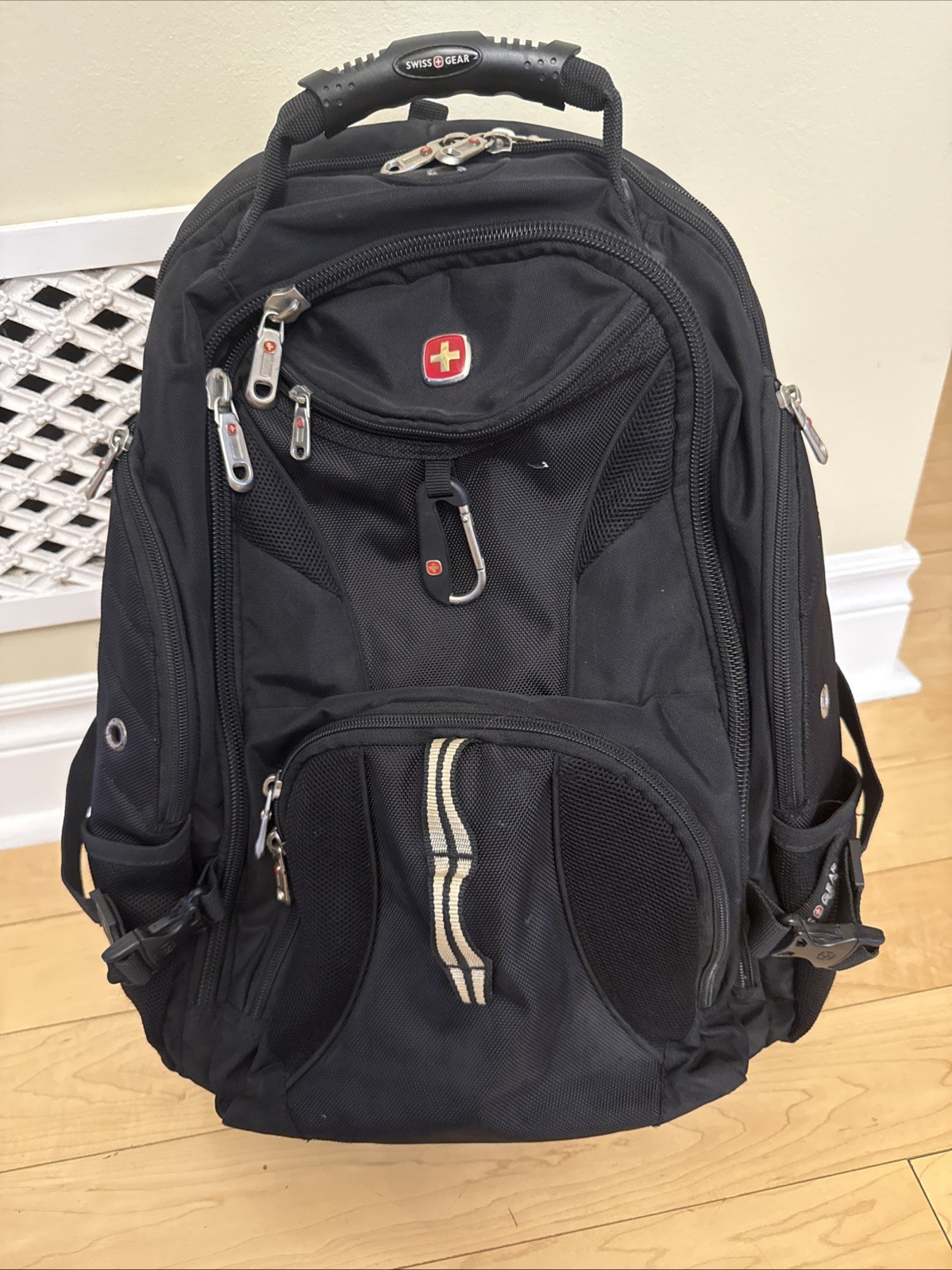 Swiss Gear 1900 Scan Smart Laptop Backpack Gray Durable Excellent
